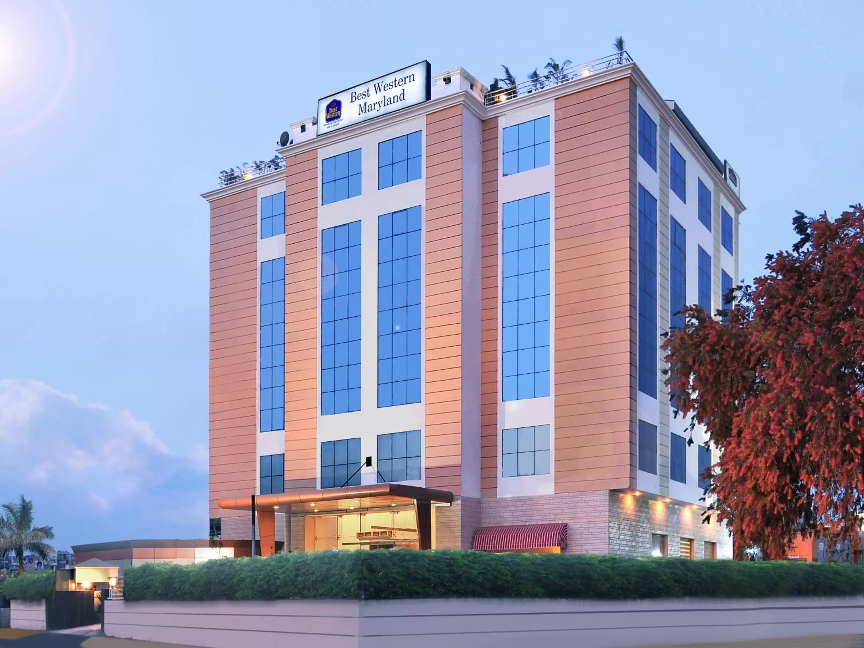 Property Building in Best Western Maryland Hotel