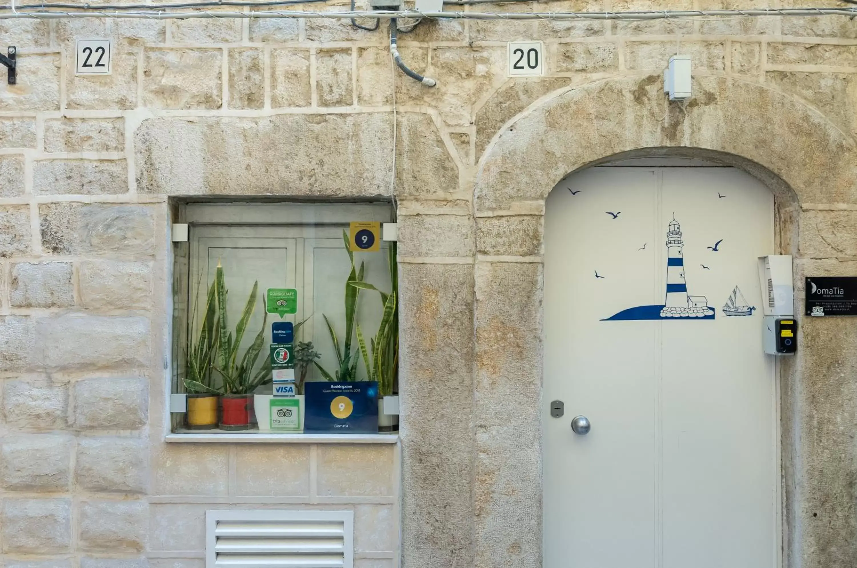 Facade/entrance in Domatia