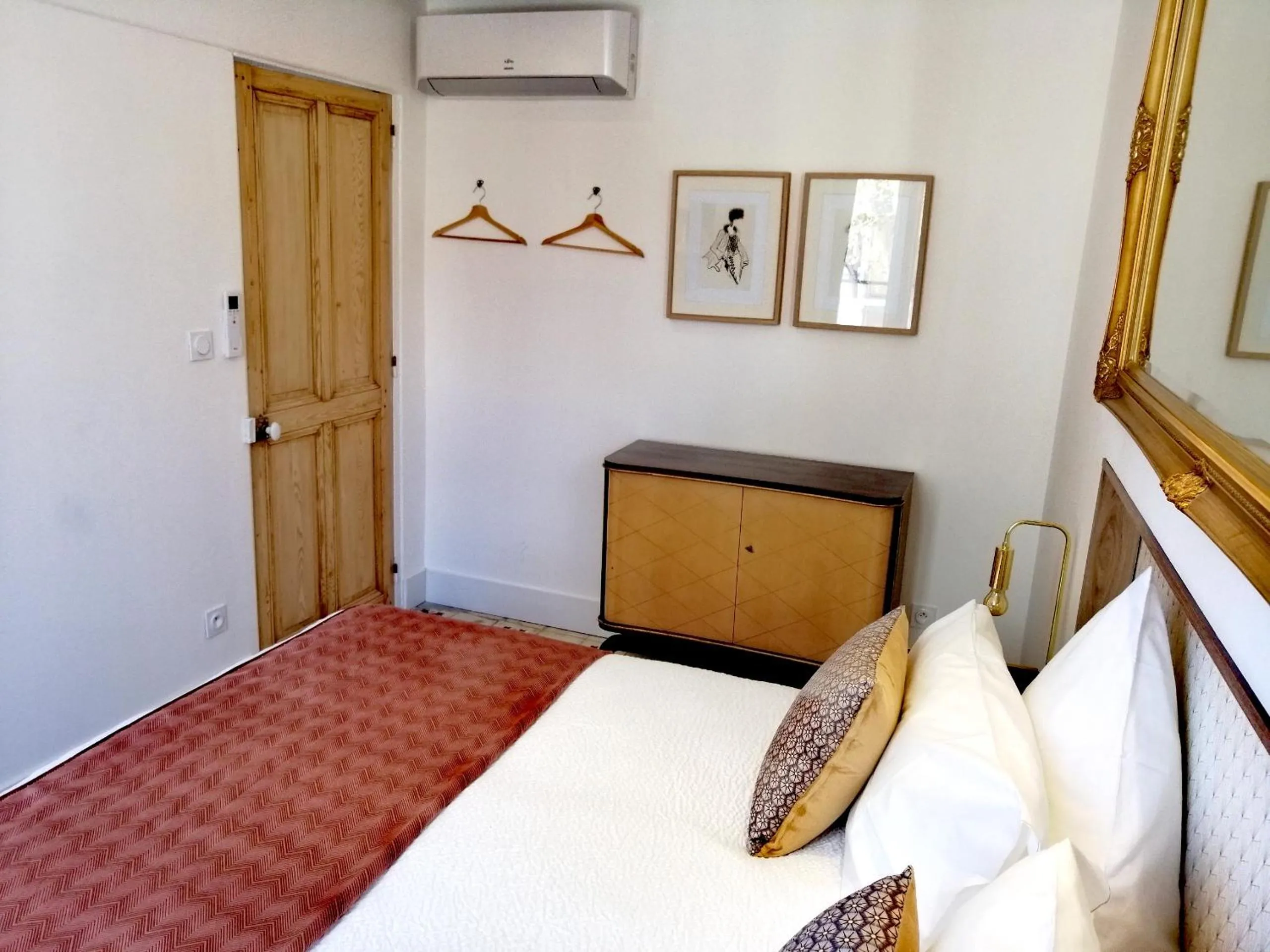 Bedroom, Bed in La Maison Grivolas Appartements et Maison d'hôtes