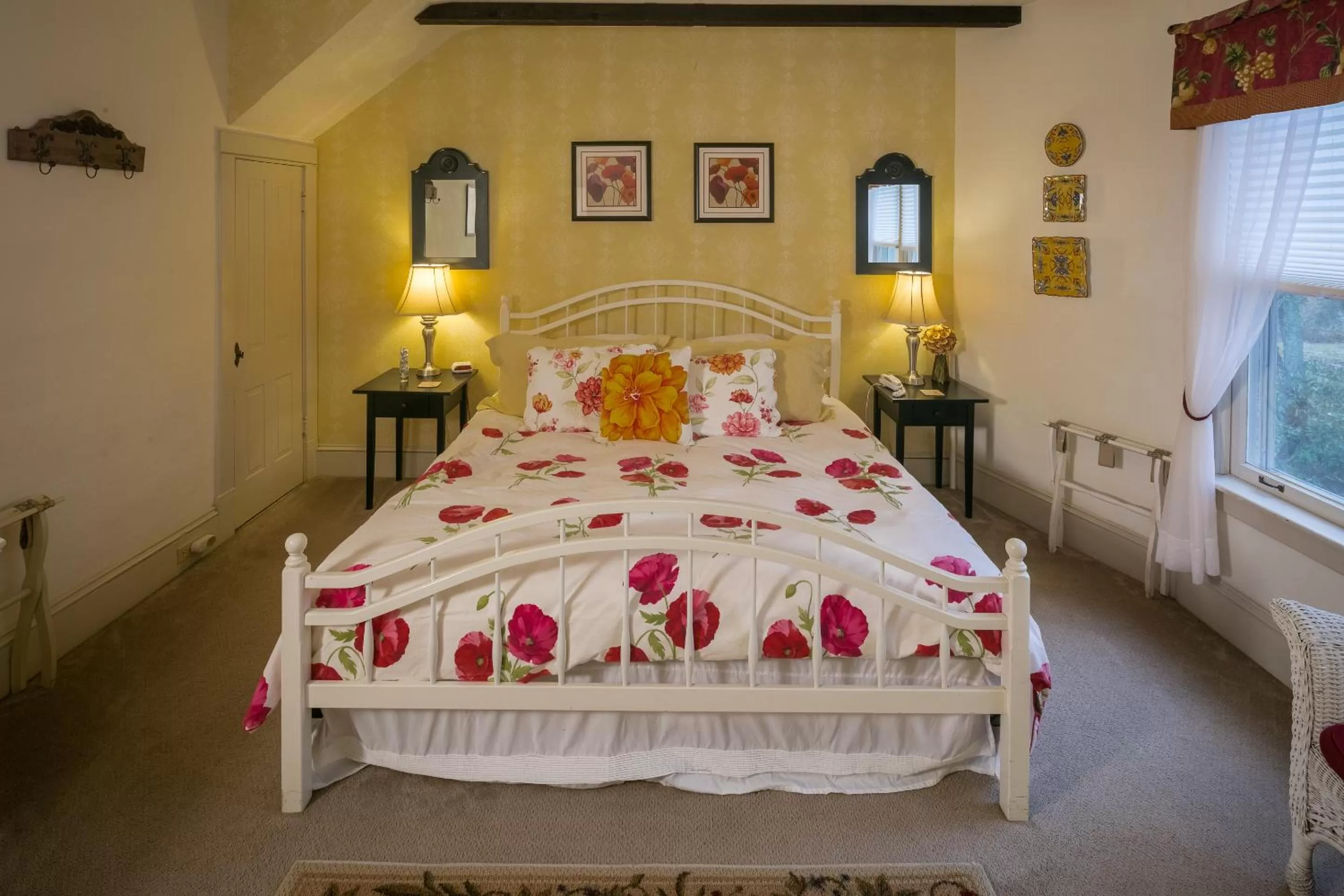 Bed in Taylor House Inn