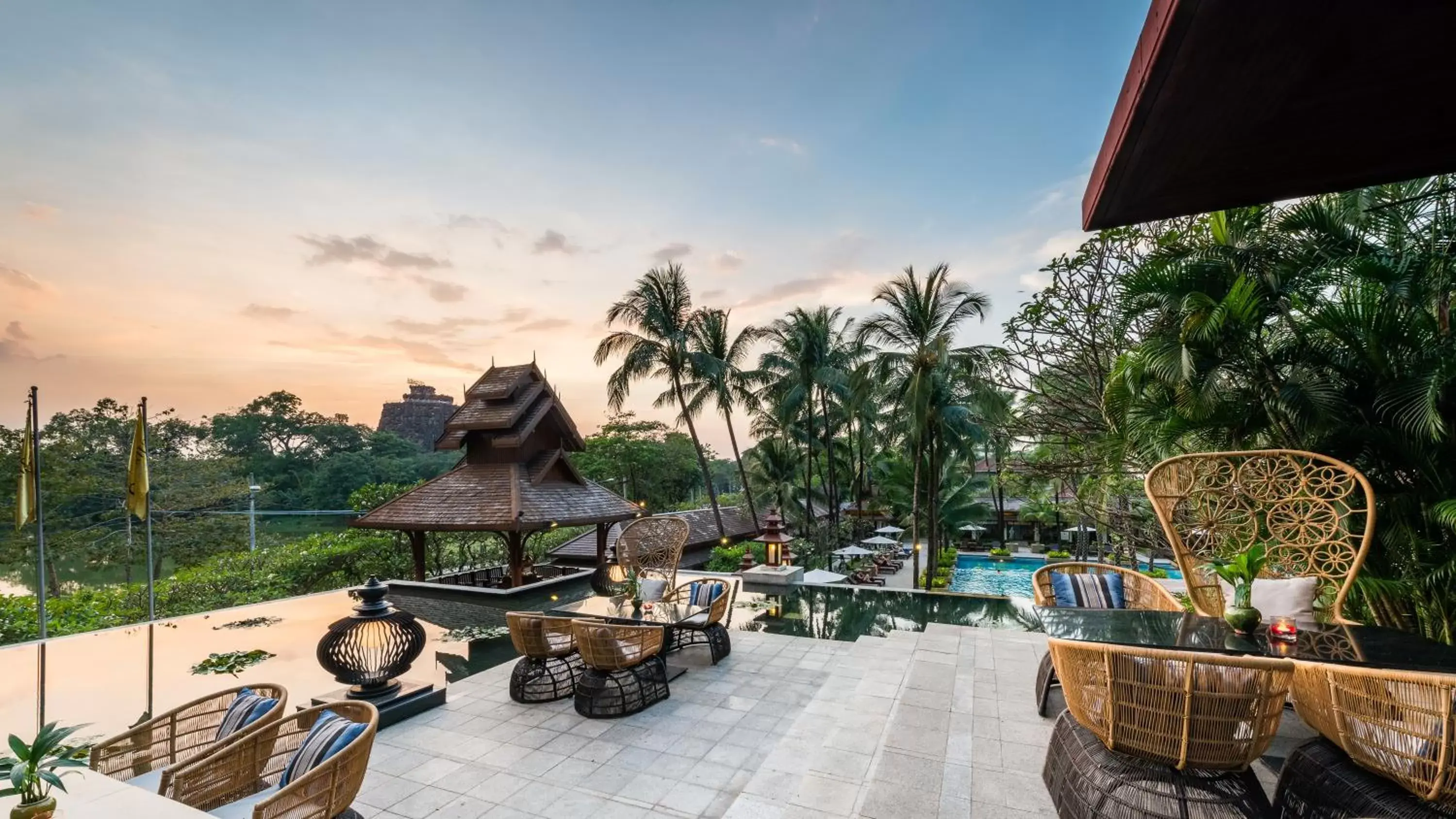 Balcony/Terrace in Chatrium Hotel Royal Lake Yangon