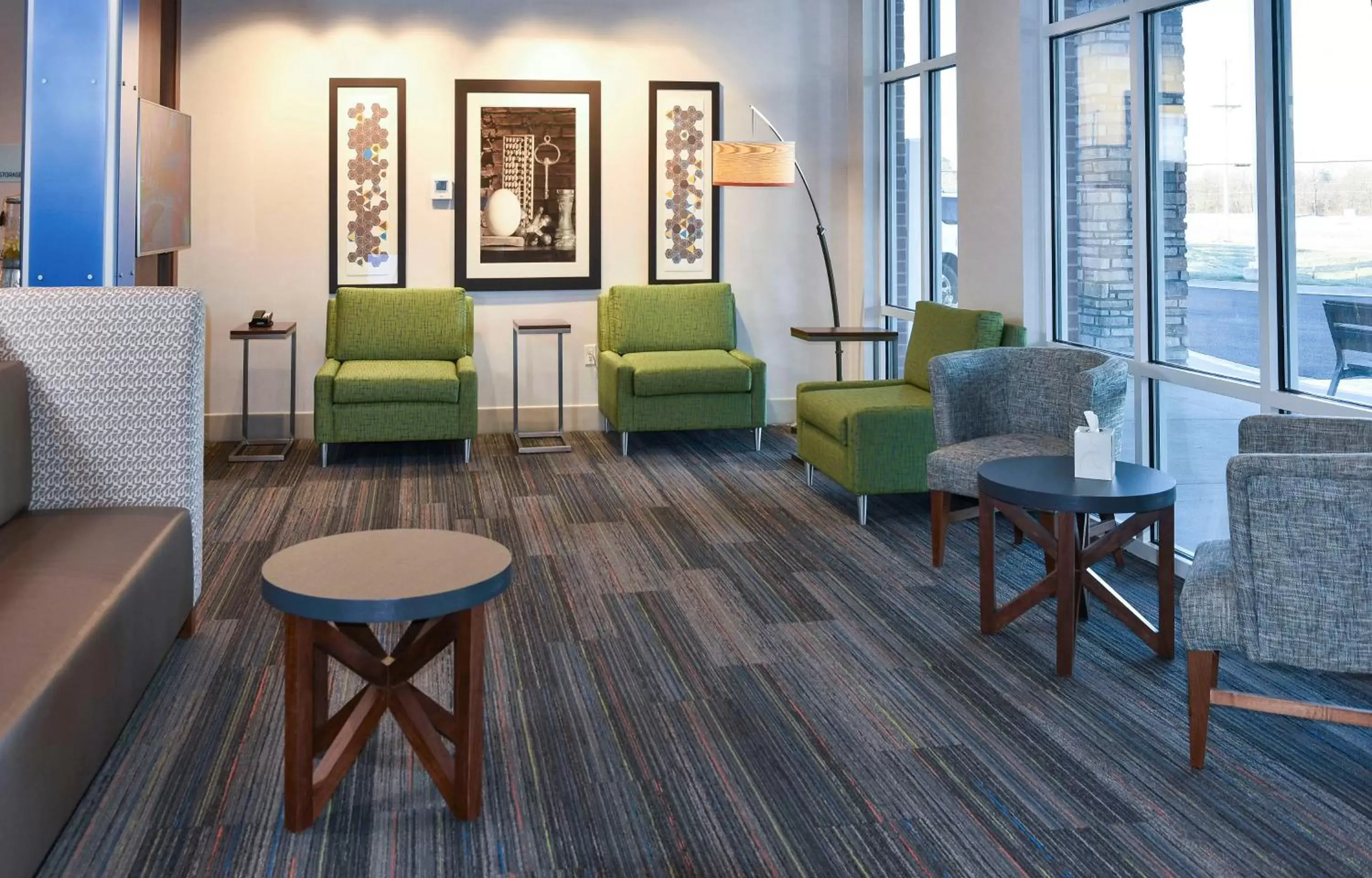 Lobby or reception, Lounge/Bar in Holiday Inn Express & Suites - Madisonville, an IHG Hotel