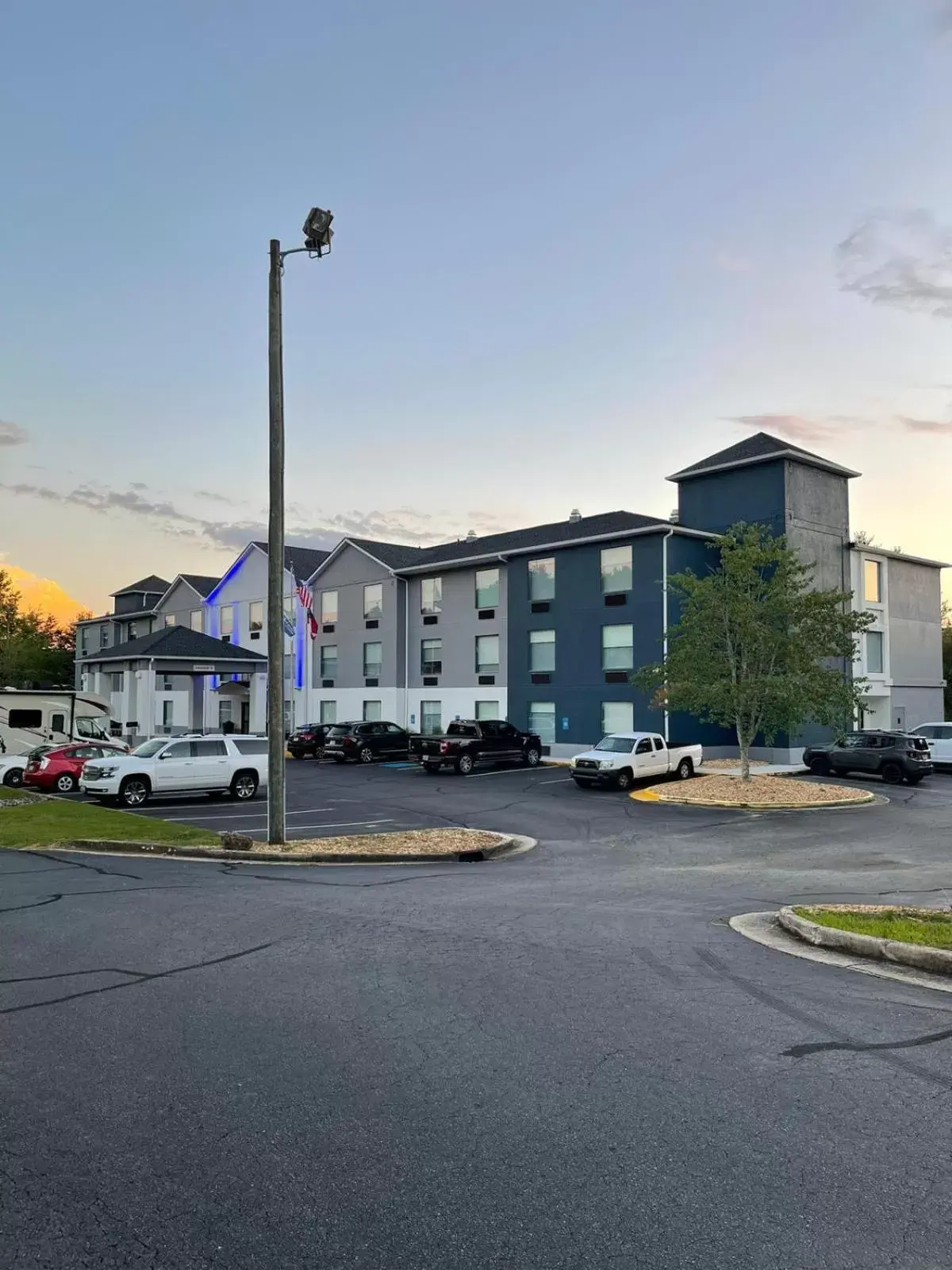 Property Building in Holiday Inn Express Hotel & Suites Hiawassee, an IHG Hotel