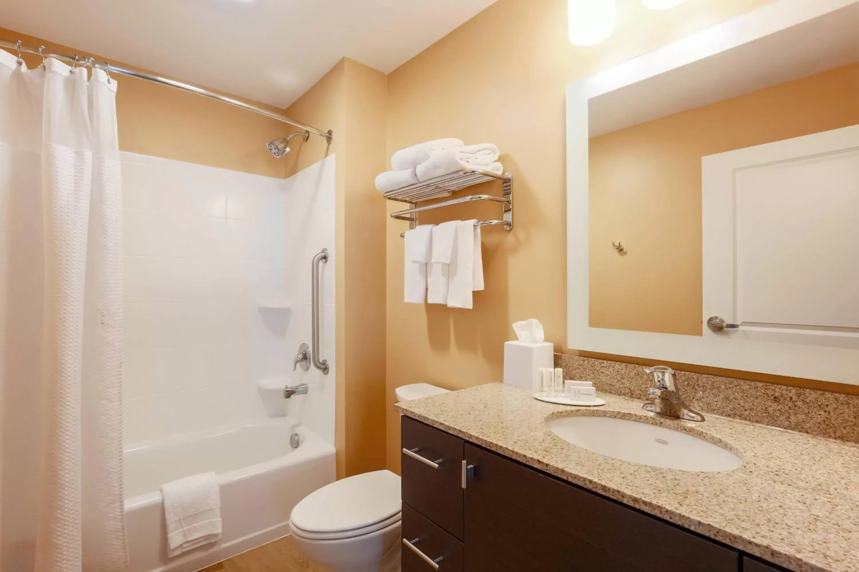 Kitchen or kitchenette, Bathroom in TownePlace Suites by Marriott Cheyenne Southwest/Downtown Area