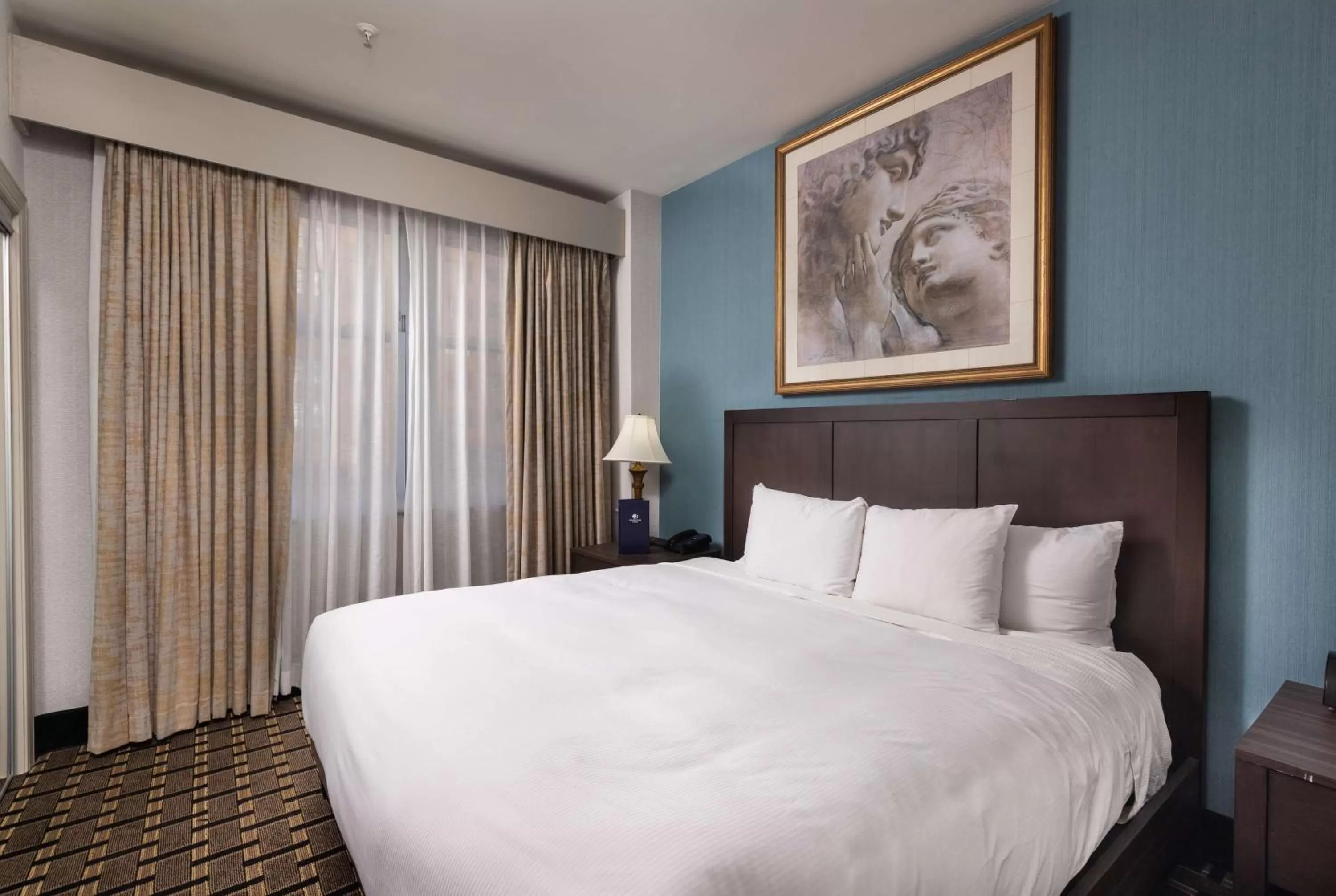 Bed in Inn at the Colonnade Baltimore - A DoubleTree by Hilton Hotel