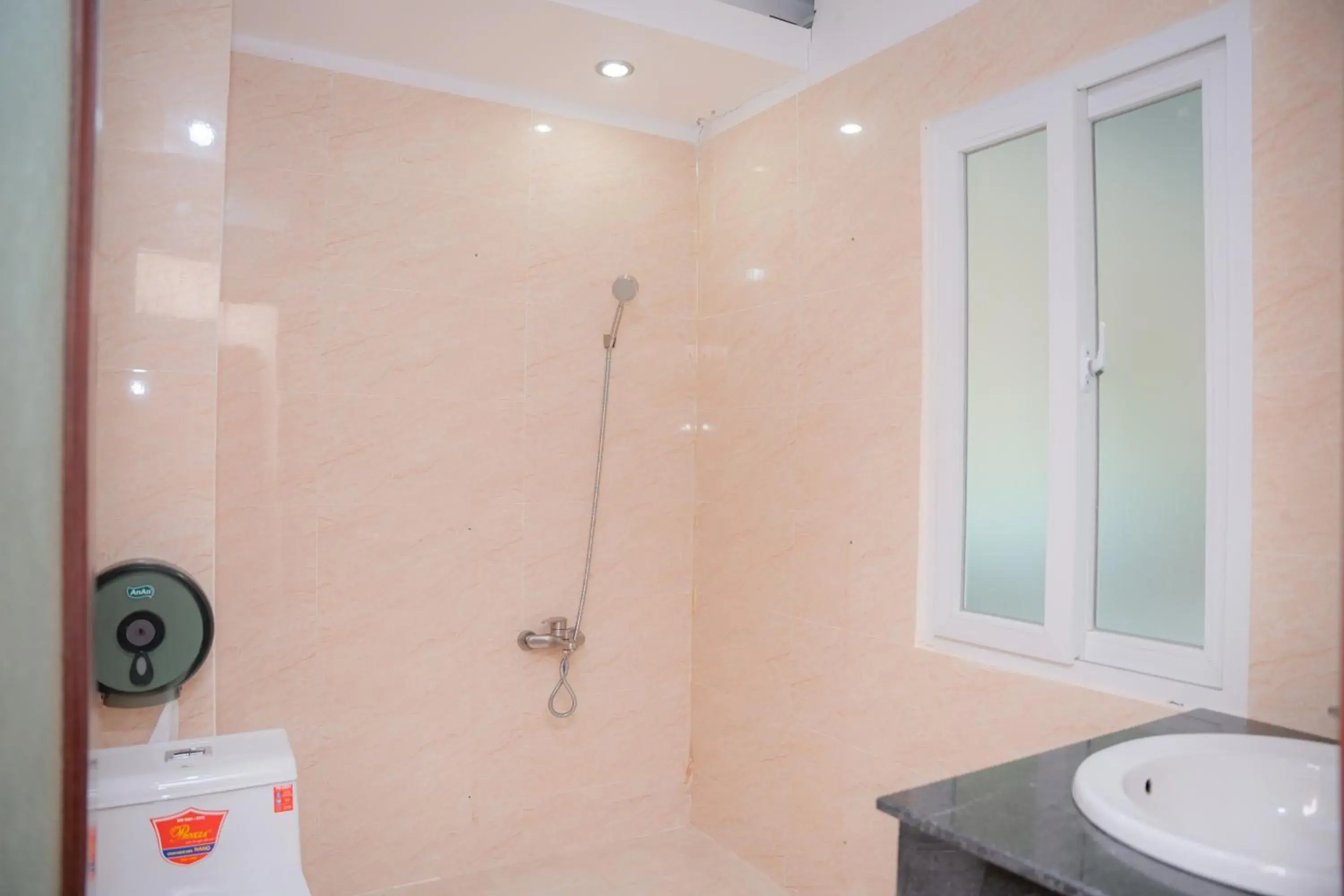Shower, Bathroom in Duc Minh Hotel