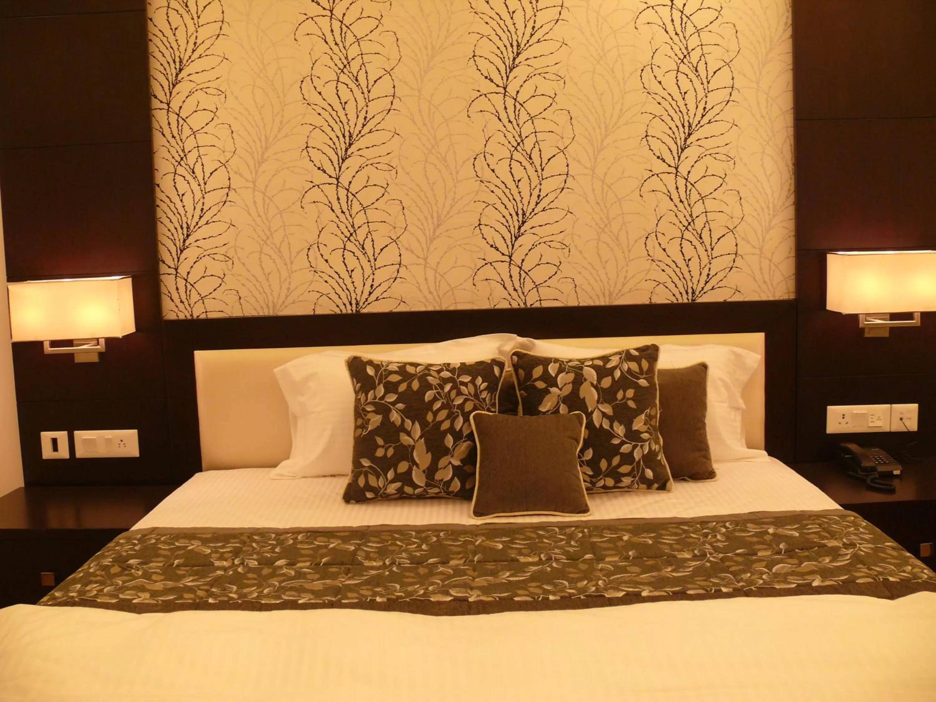 Photo of the whole room, Bed in Ramada Jamshedpur Bistupur
