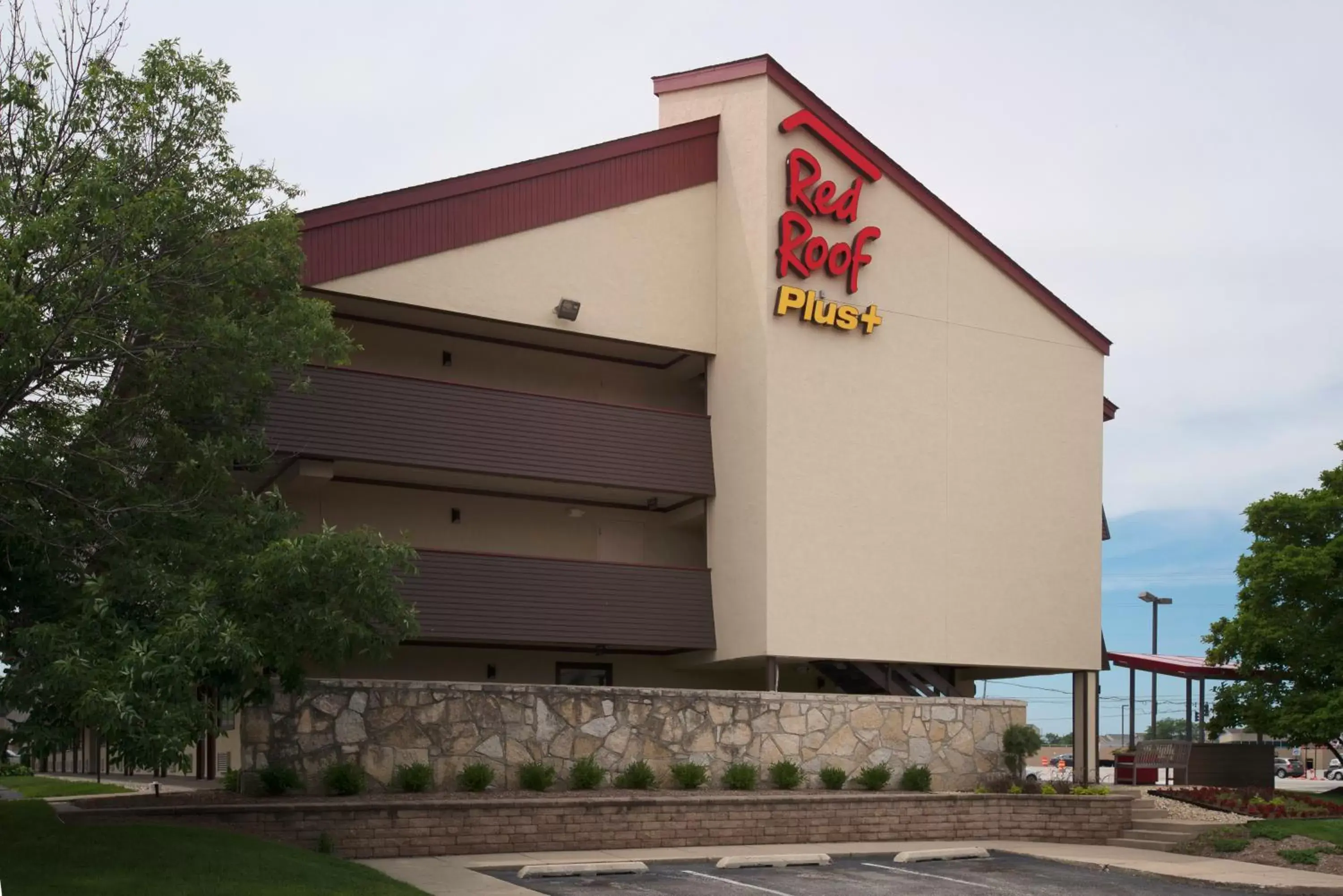 Property Building in Red Roof Inn PLUS+ Chicago - Naperville