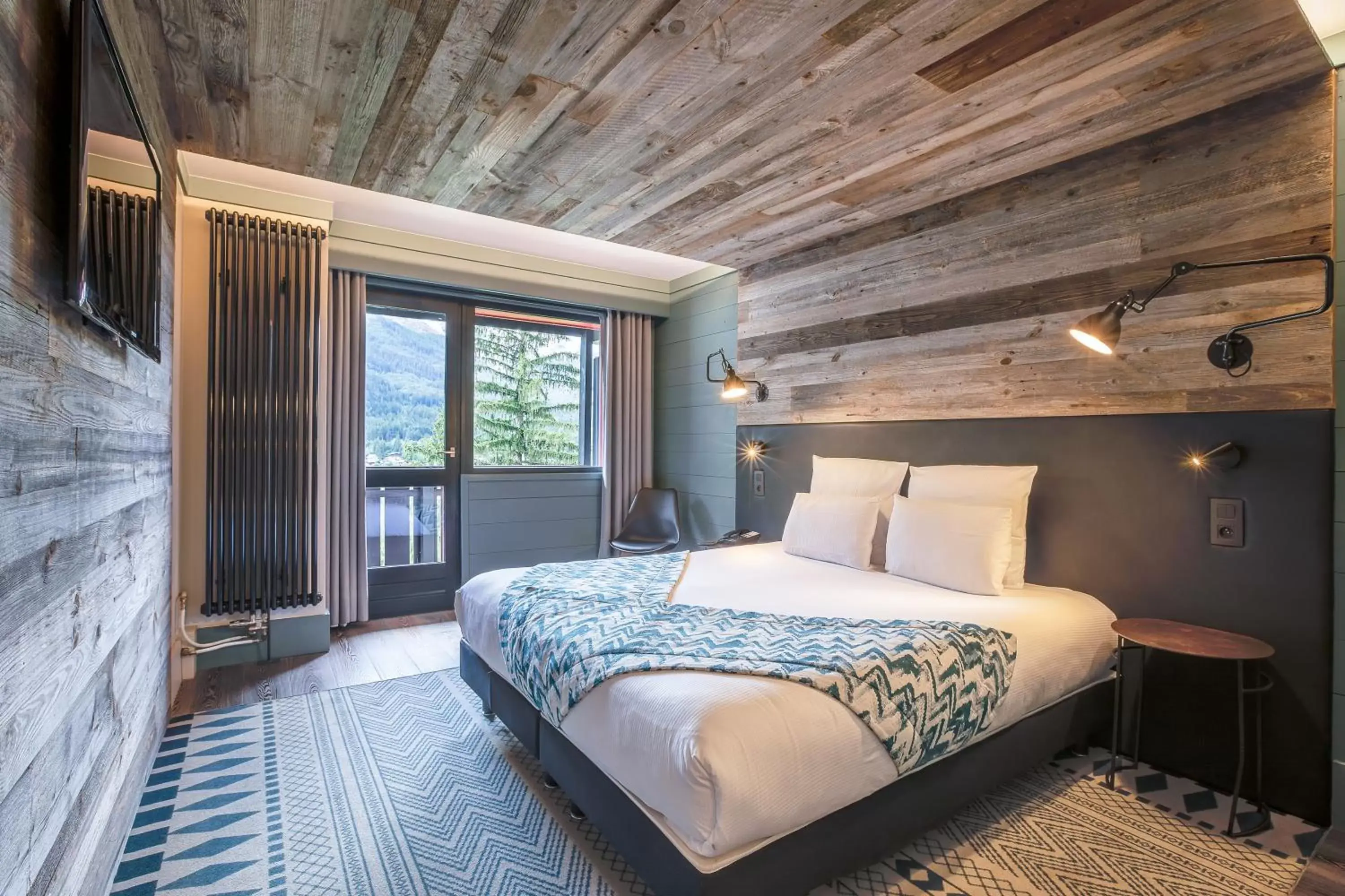 Photo of the whole room, Bed in Chalet Hôtel Le Prieuré & Spa