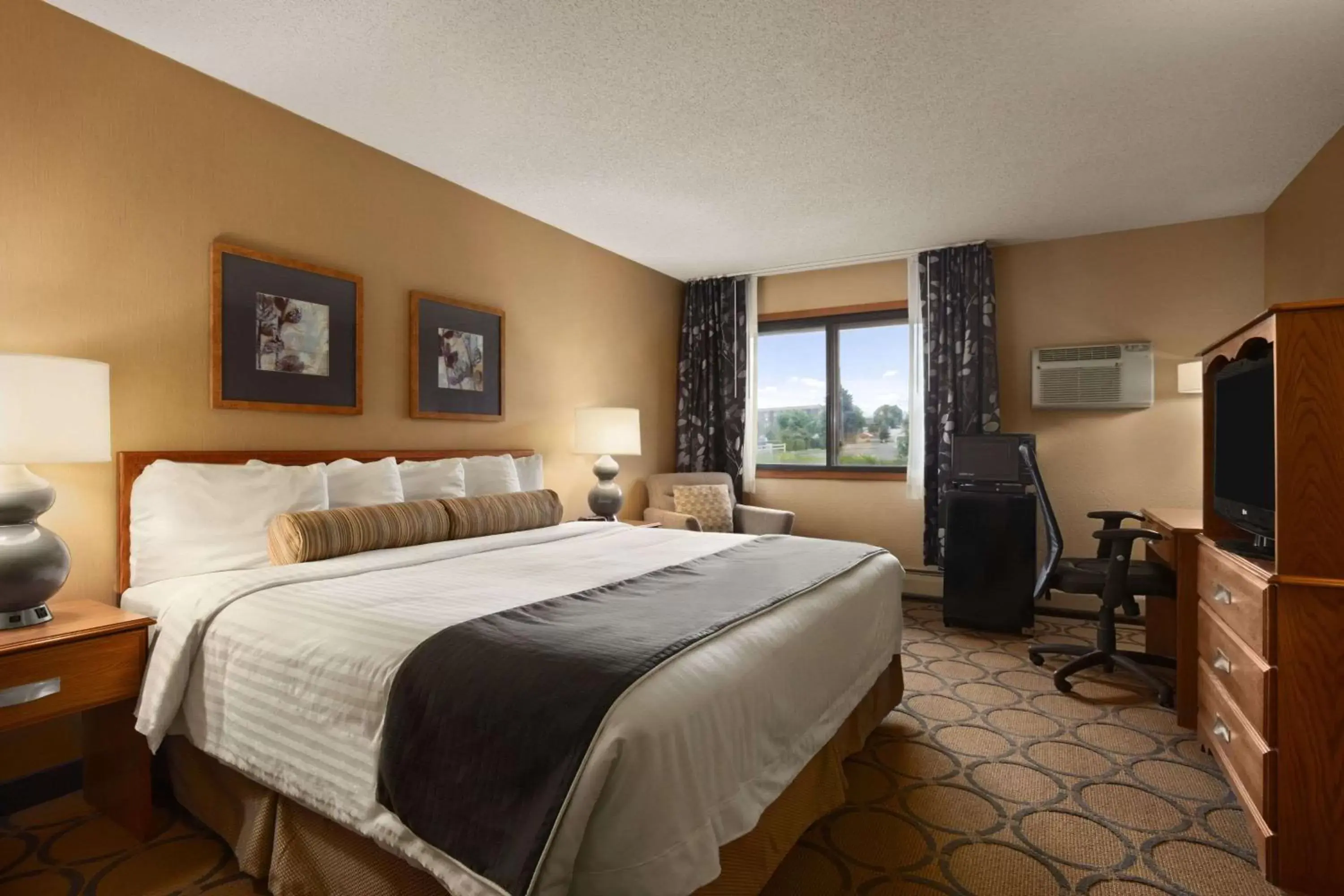 Photo of the whole room, Bed in Days Inn by Wyndham Helena