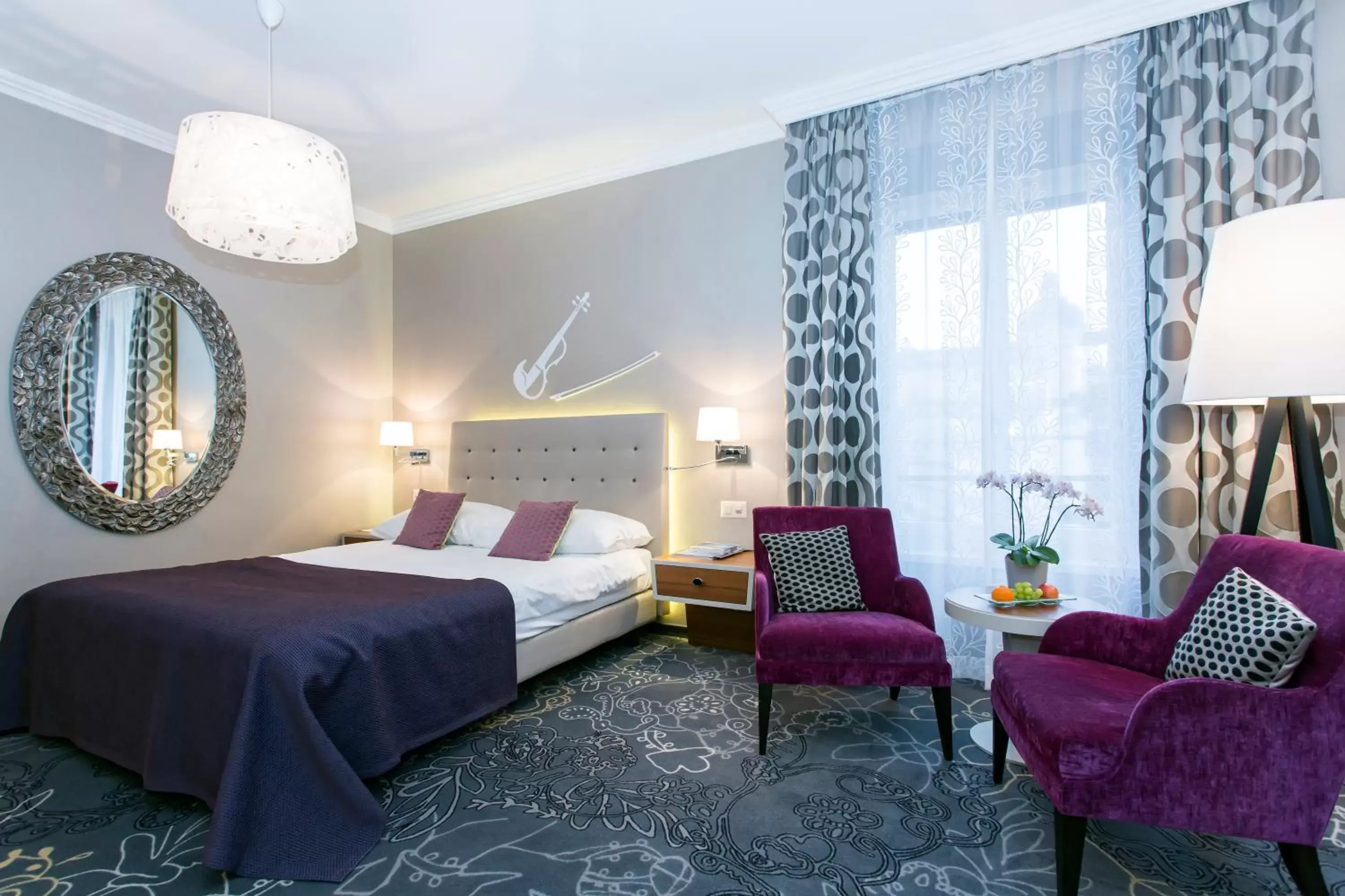 Photo of the whole room, Bed in Hotel Schweizerhof Luzern