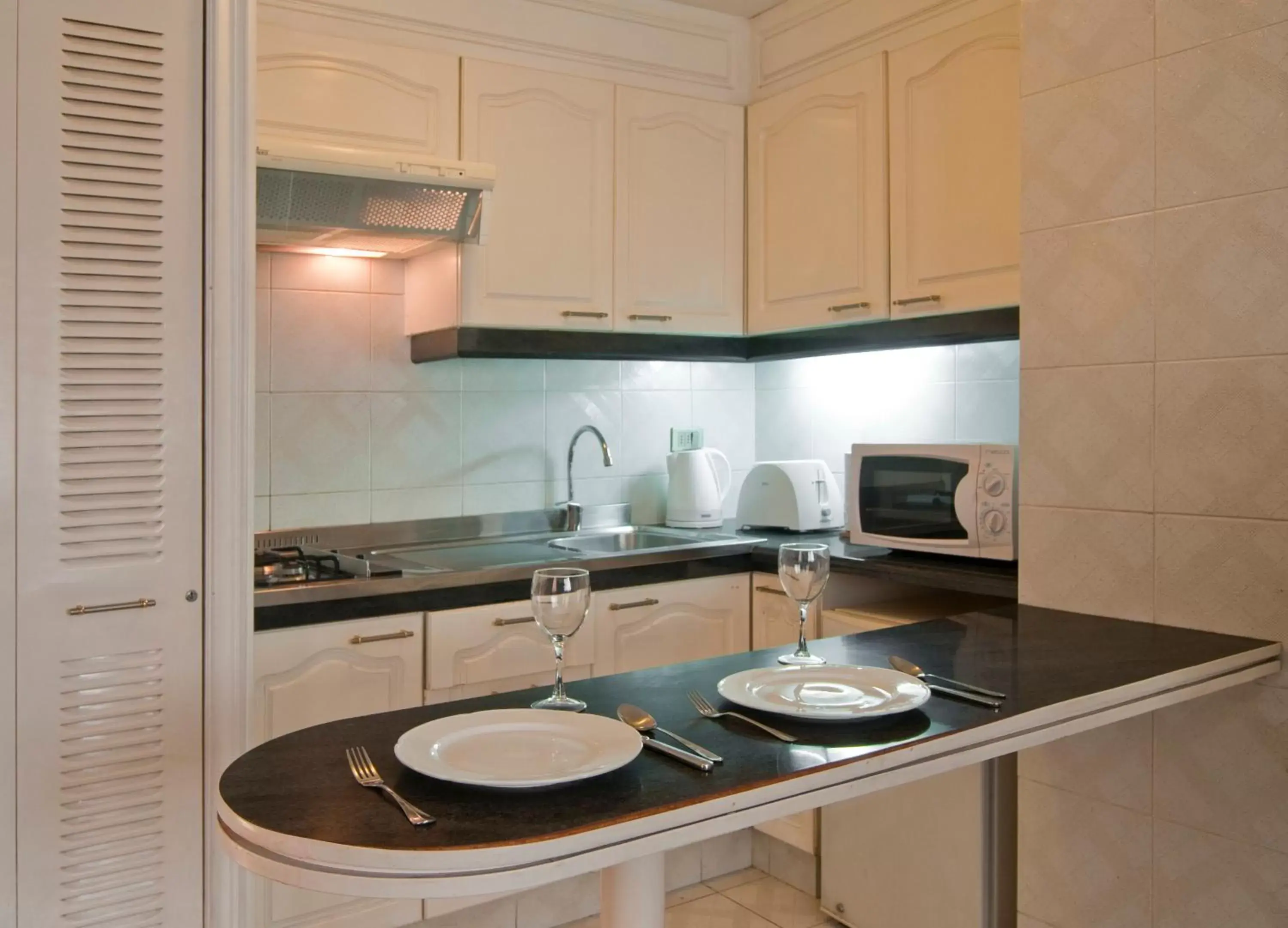 Kitchen or kitchenette, Kitchen/Kitchenette in Park Plaza Apartments