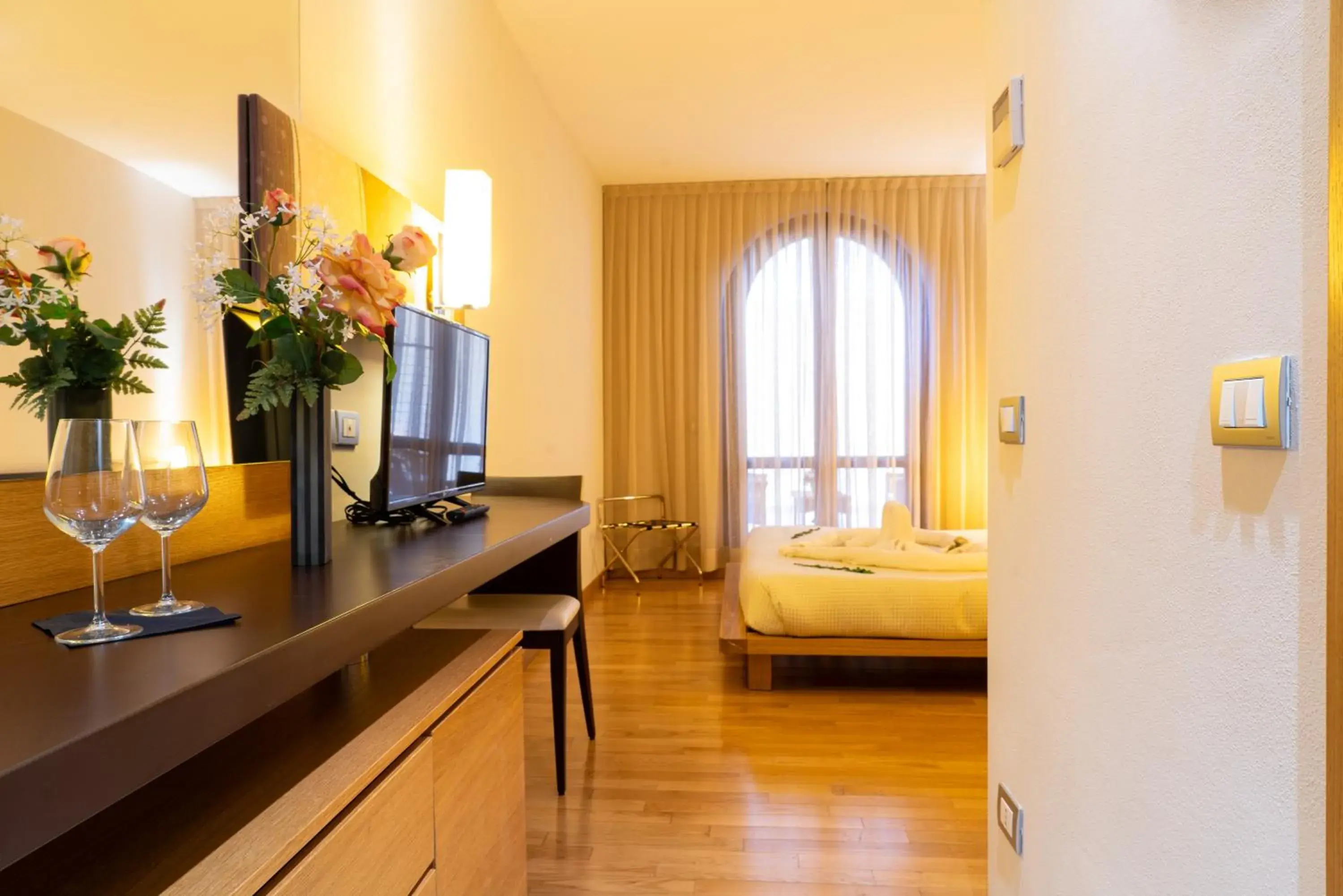 Bedroom, TV/Entertainment Center in AHG Donna Silvia Hotel Wellness & SPA