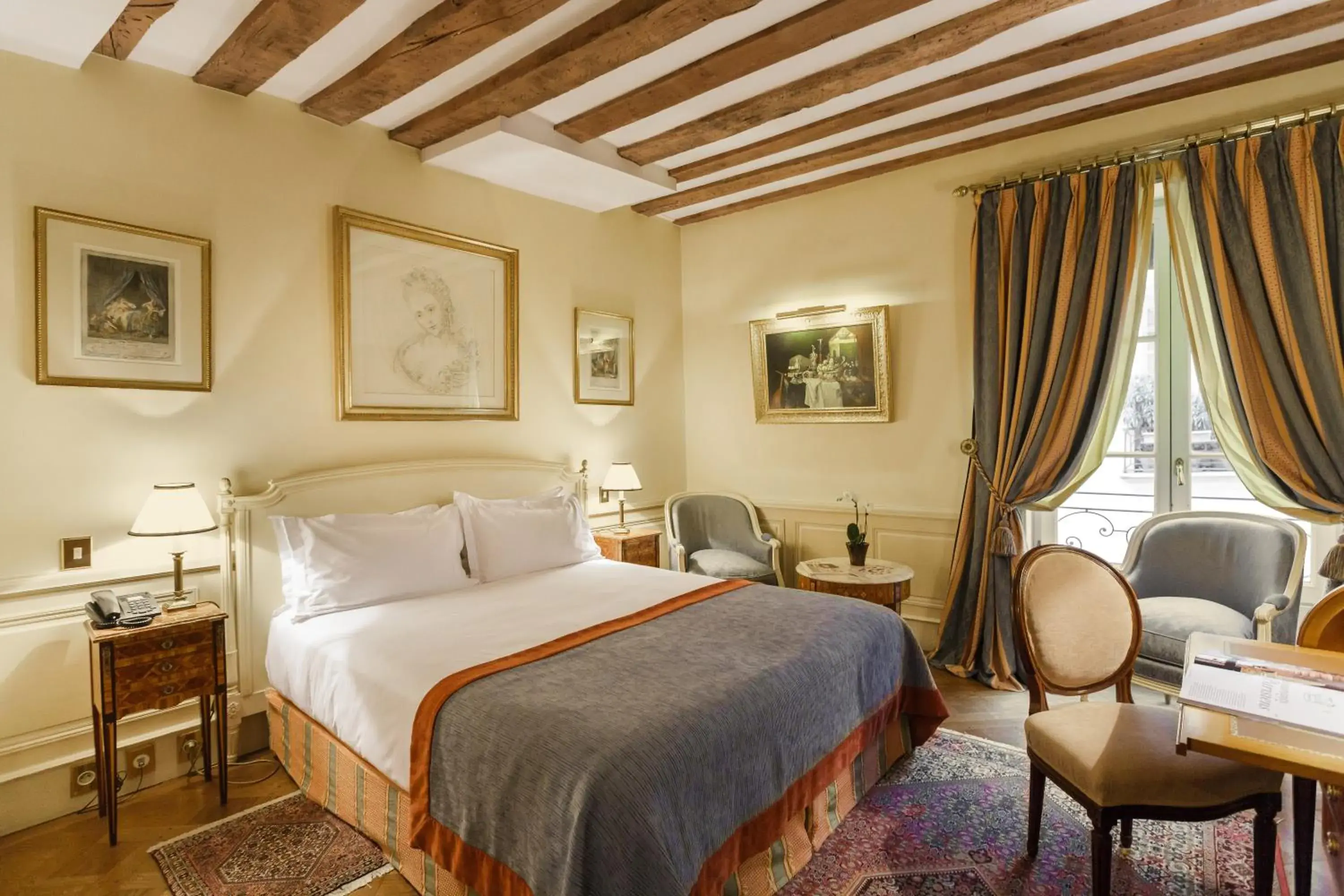 Photo of the whole room, Bed in Hotel Luxembourg Parc Photo of the whole room, Bed in Hotel Luxembourg Parc