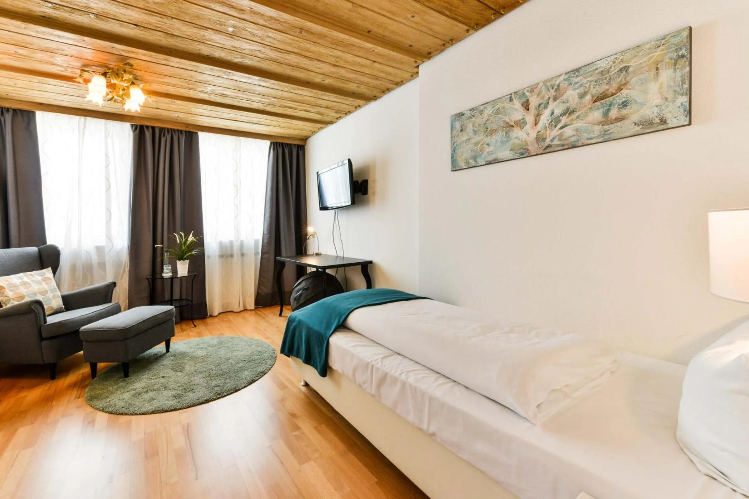 Photo of the whole room, Bed in Flair Hotel Vier Jahreszeiten