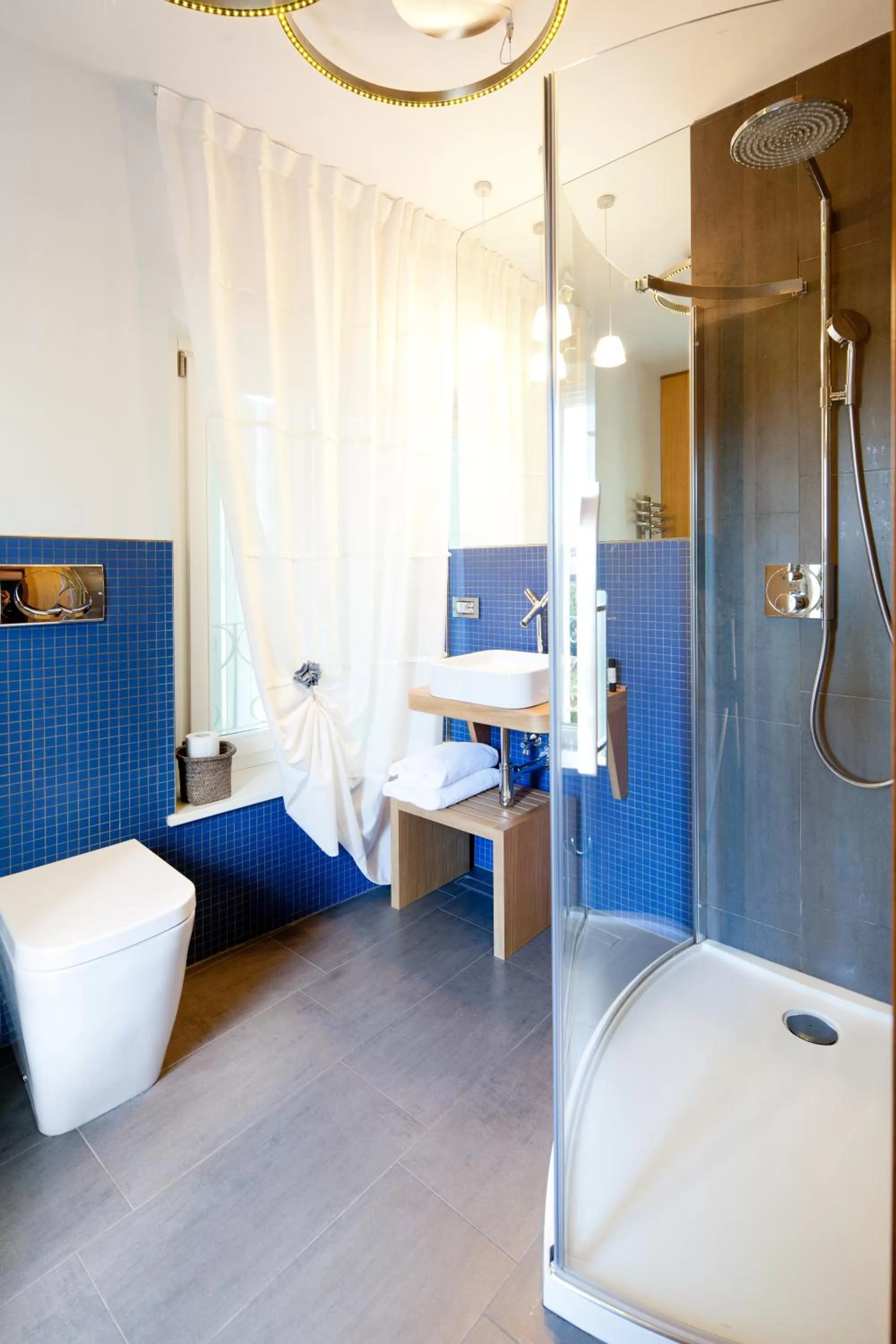 Shower in Hotel Suite Inn