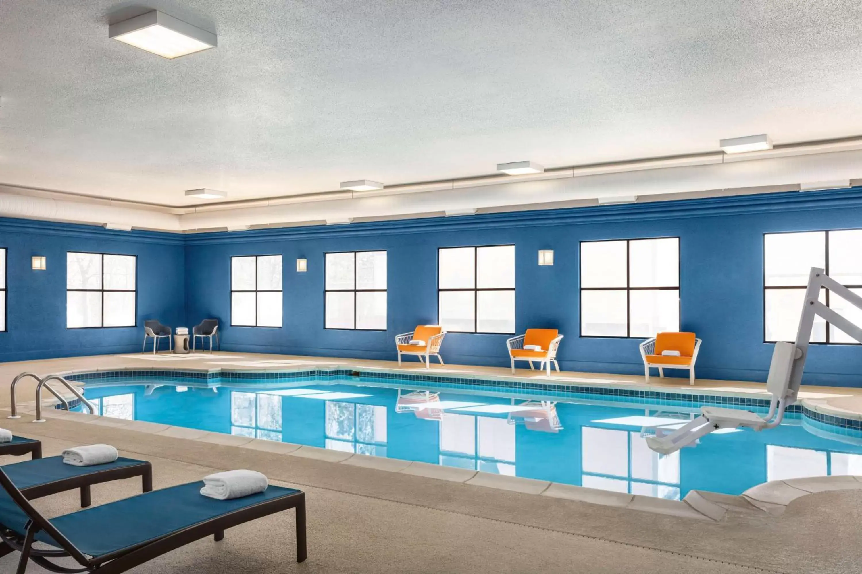 Pool view, Swimming Pool in Hampton Inn & Suites Valparaiso
