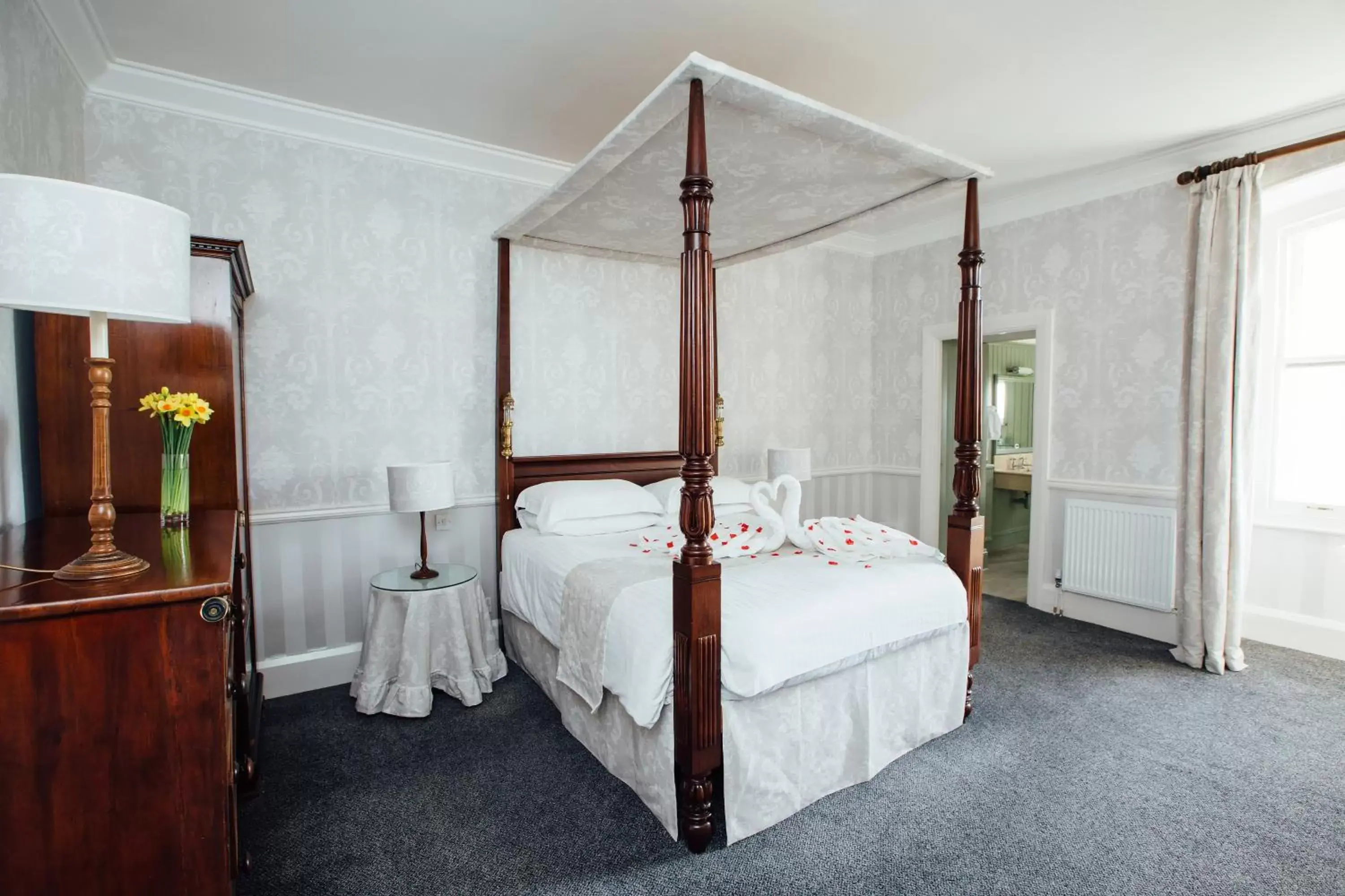 Bedroom, Bed in Duke Of Cornwall Hotel