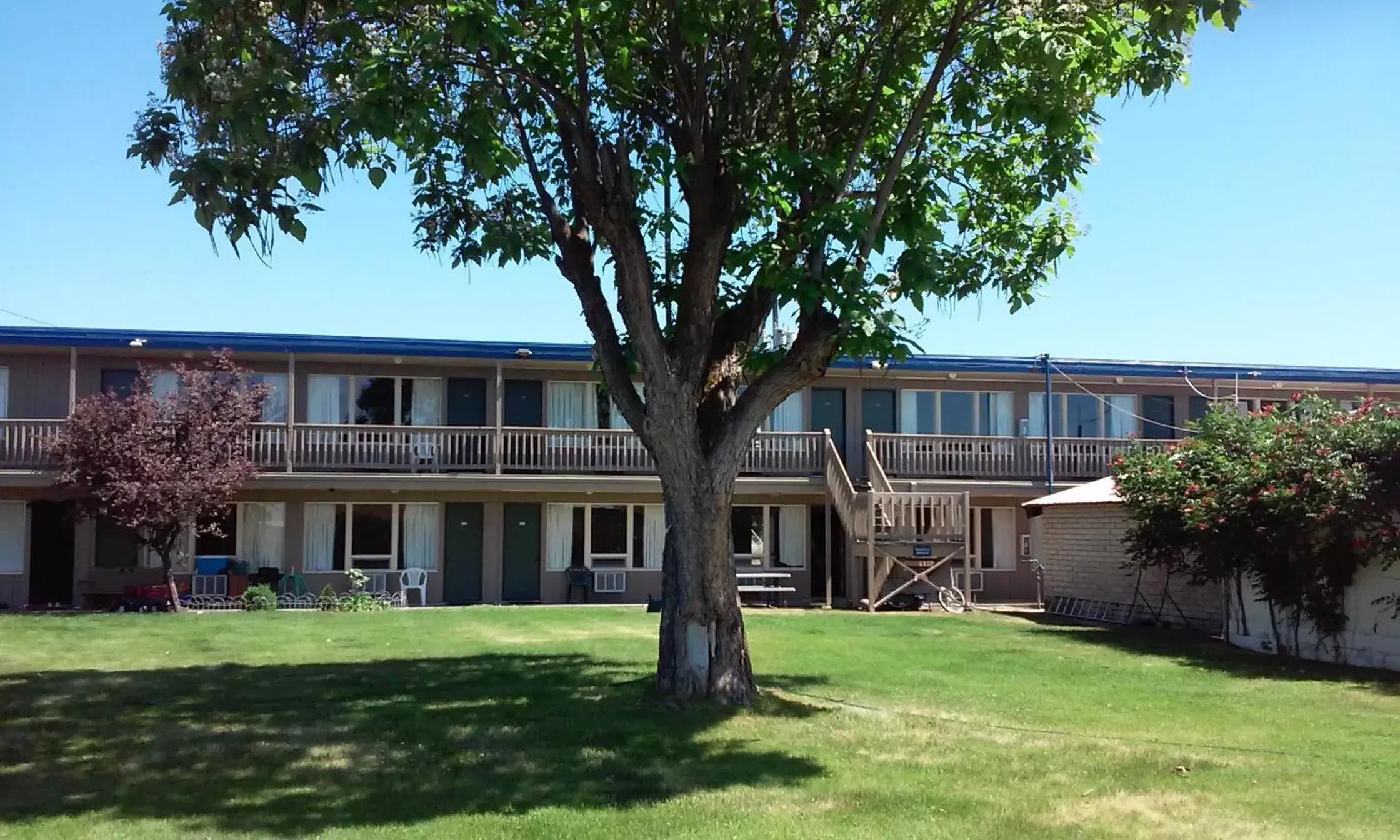 Property Building in Motel Oasis