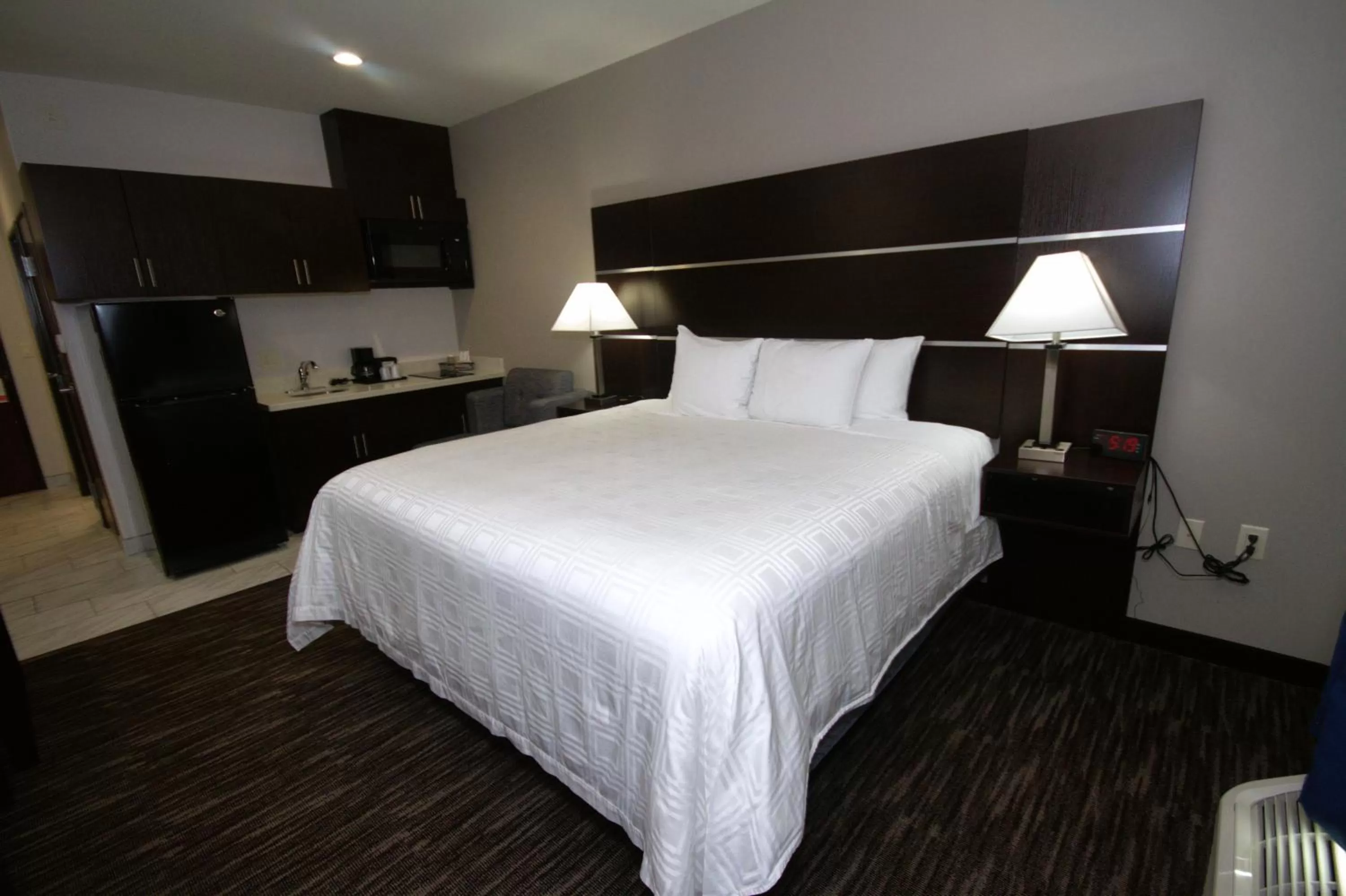 Bedroom, Bed in Atrium Hotel and Suites DFW Airport