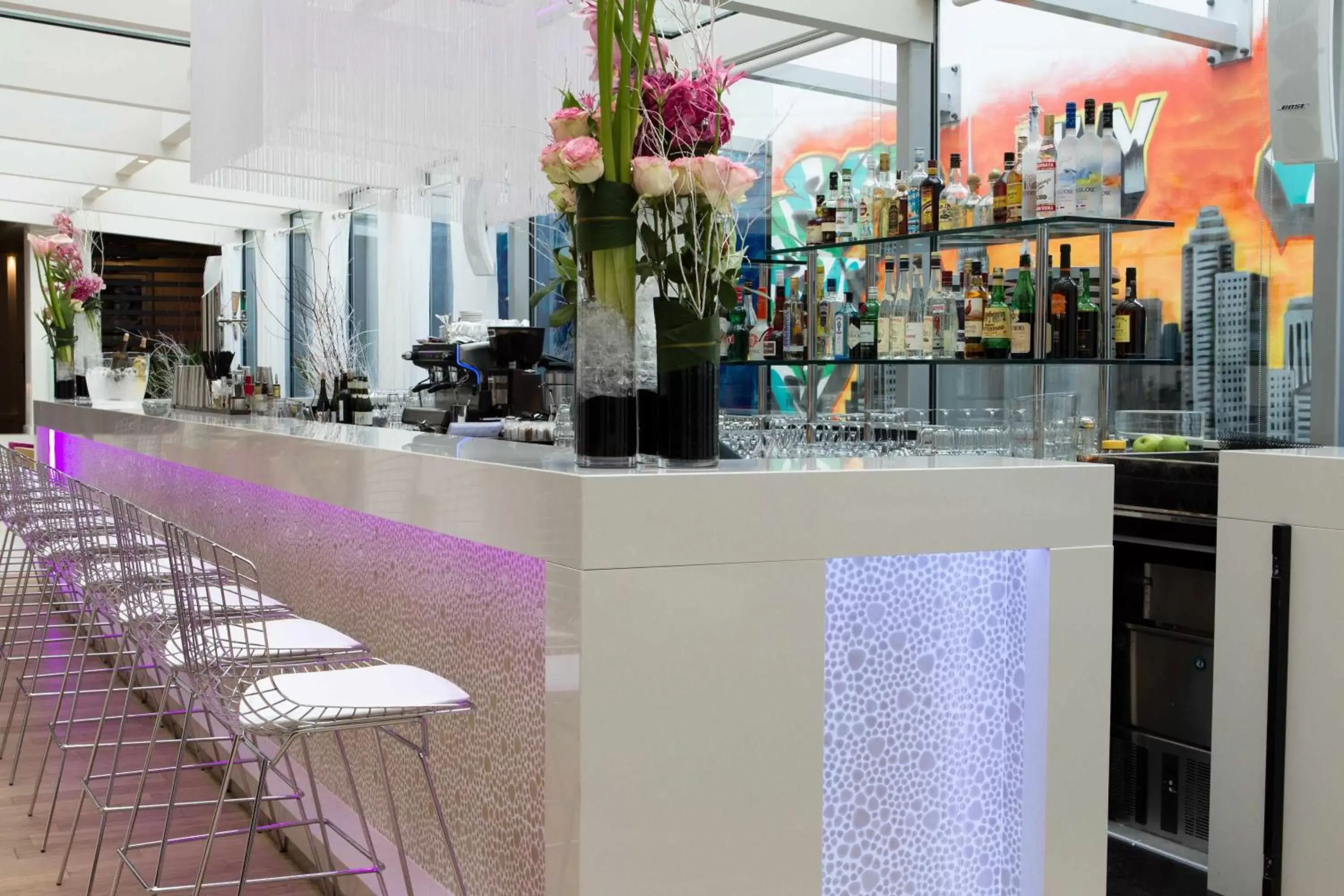 Lounge or bar in N’vY Manotel Lounge or bar in N’vY Manotel