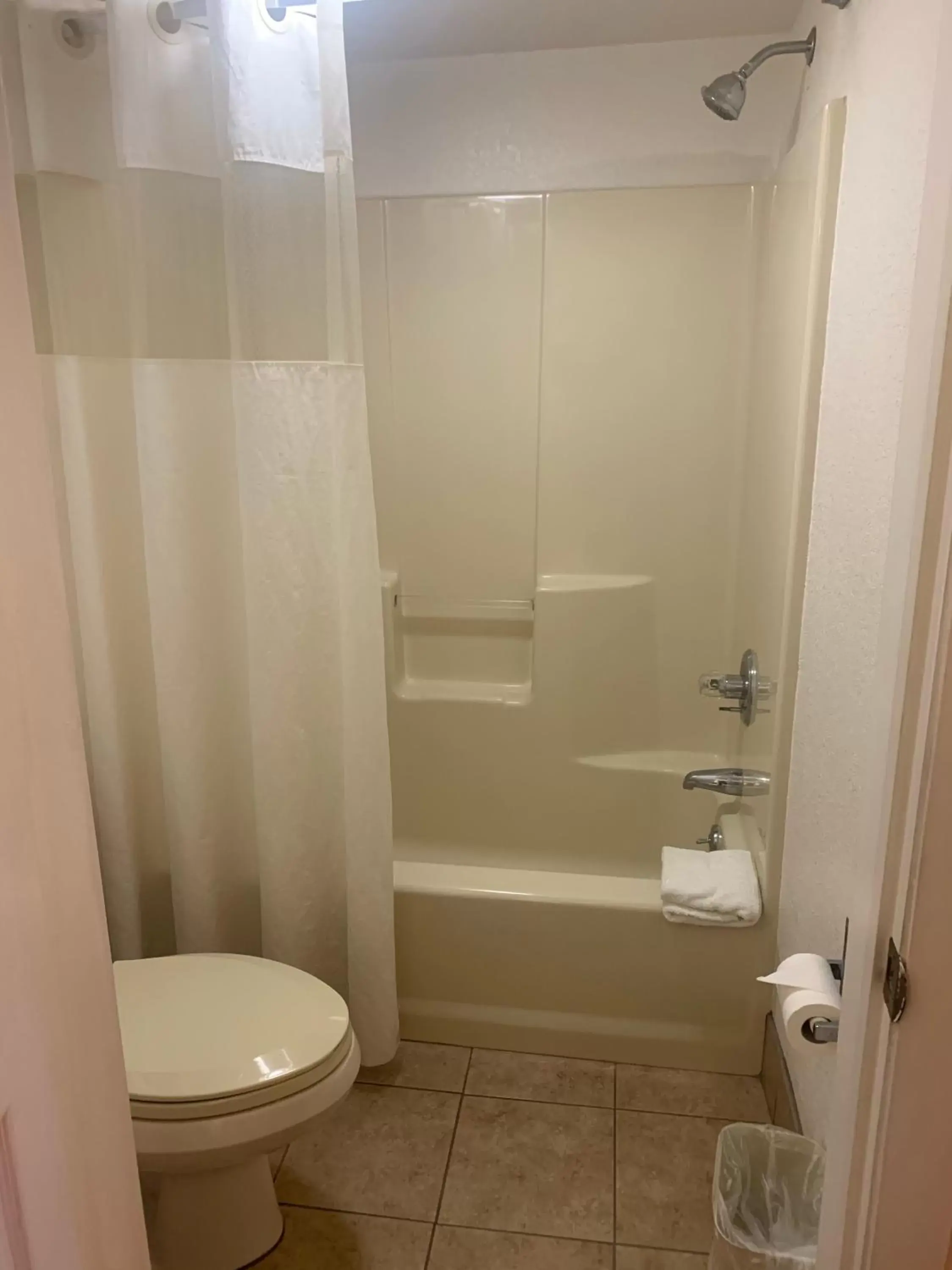 Bathroom in Travelodge by Wyndham Suites St Augustine