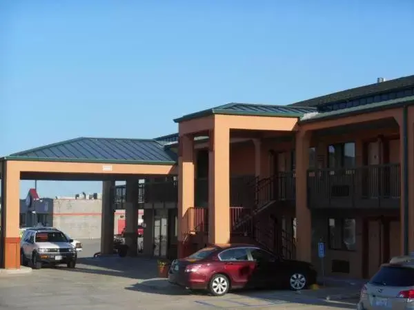 Facade/entrance, Property Building in GuestHouse Inn St. Joseph