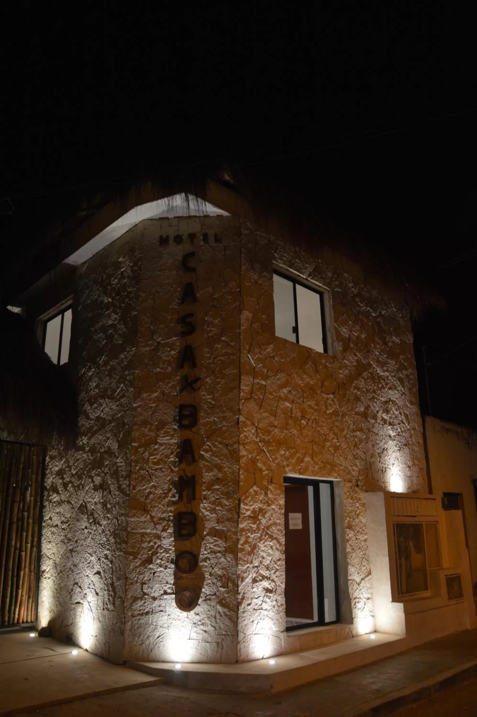 Property Building in Hotel Casa Bamboo