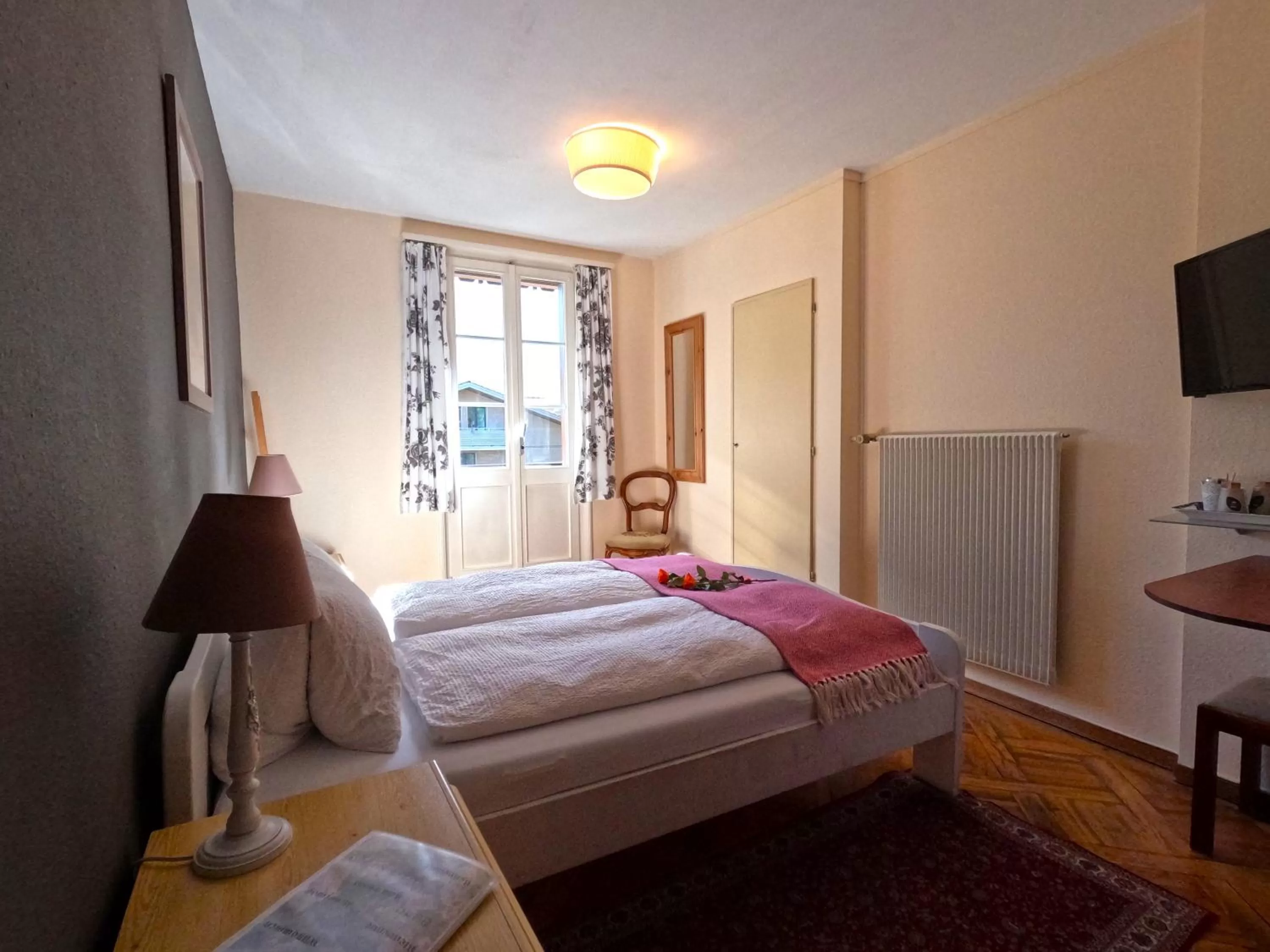 Bed in Alpenrose Hotel and Gardens