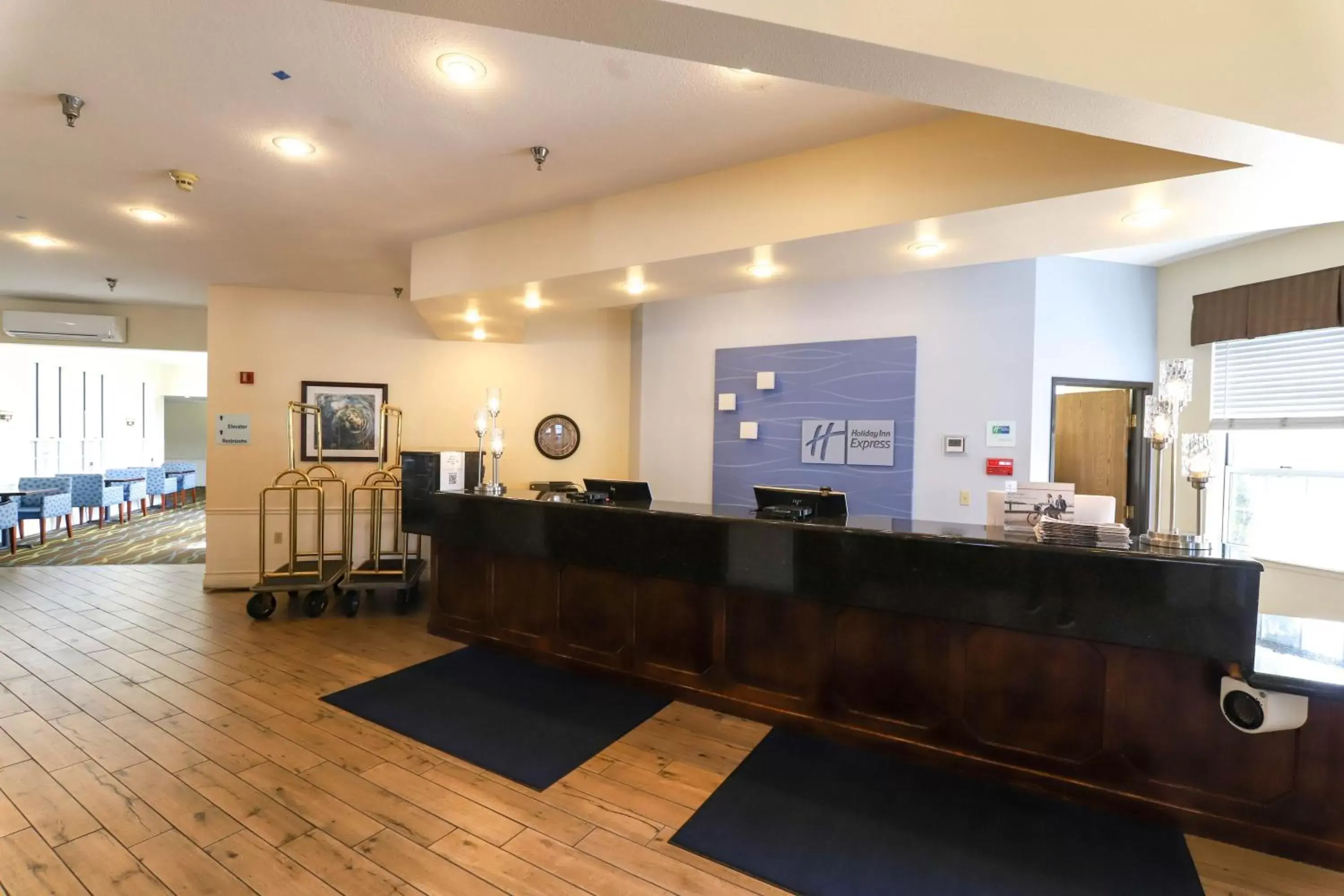 Lobby or reception, Lobby/Reception in Holiday Inn Express St. Ignace Lake Front Hotel