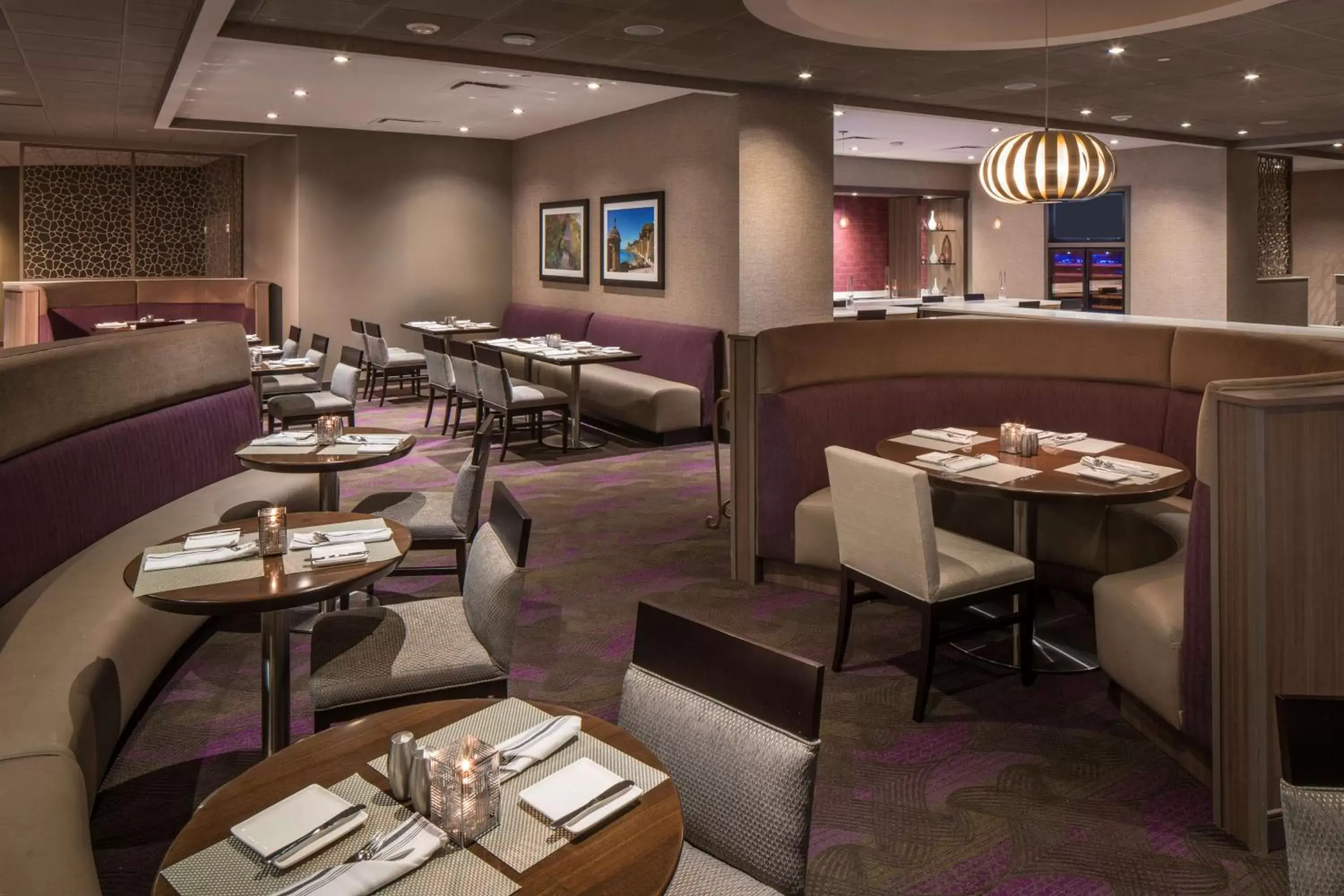 Restaurant/Places to Eat in Hilton Washington DC/Rockville Hotel & Executive Meeting Center