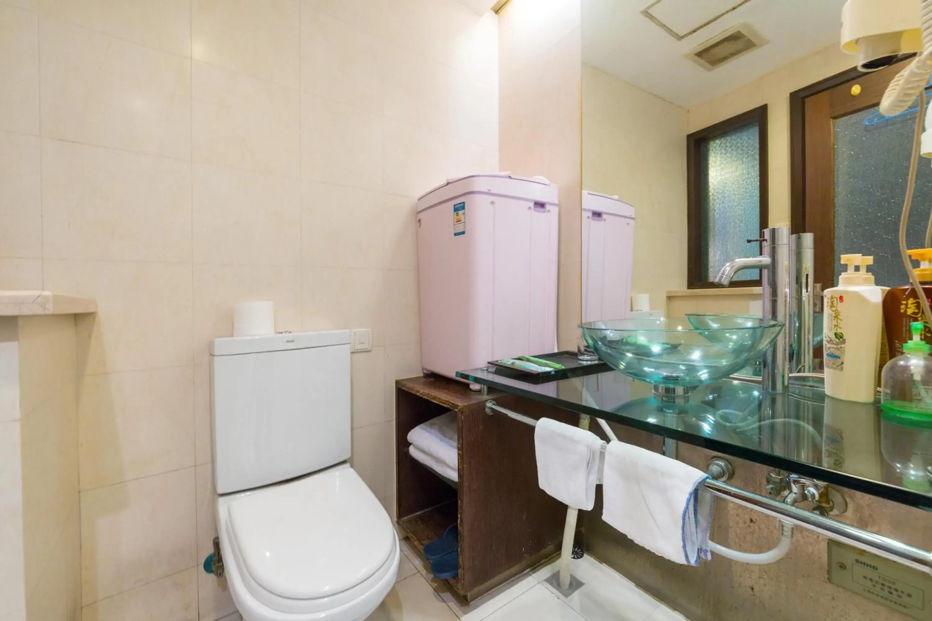 Toilet, Bathroom in Shanghai Jiarong Hotel Apartment