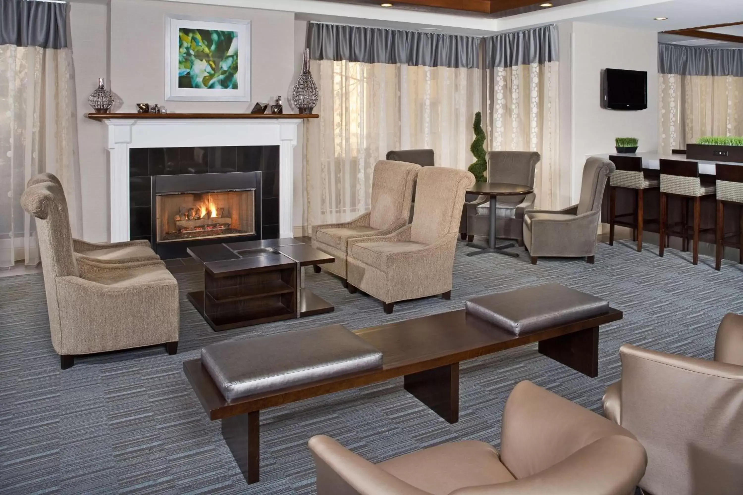 Lobby or reception, Seating Area in DoubleTree by Hilton Hotel Chicago Wood Dale - Elk Grove