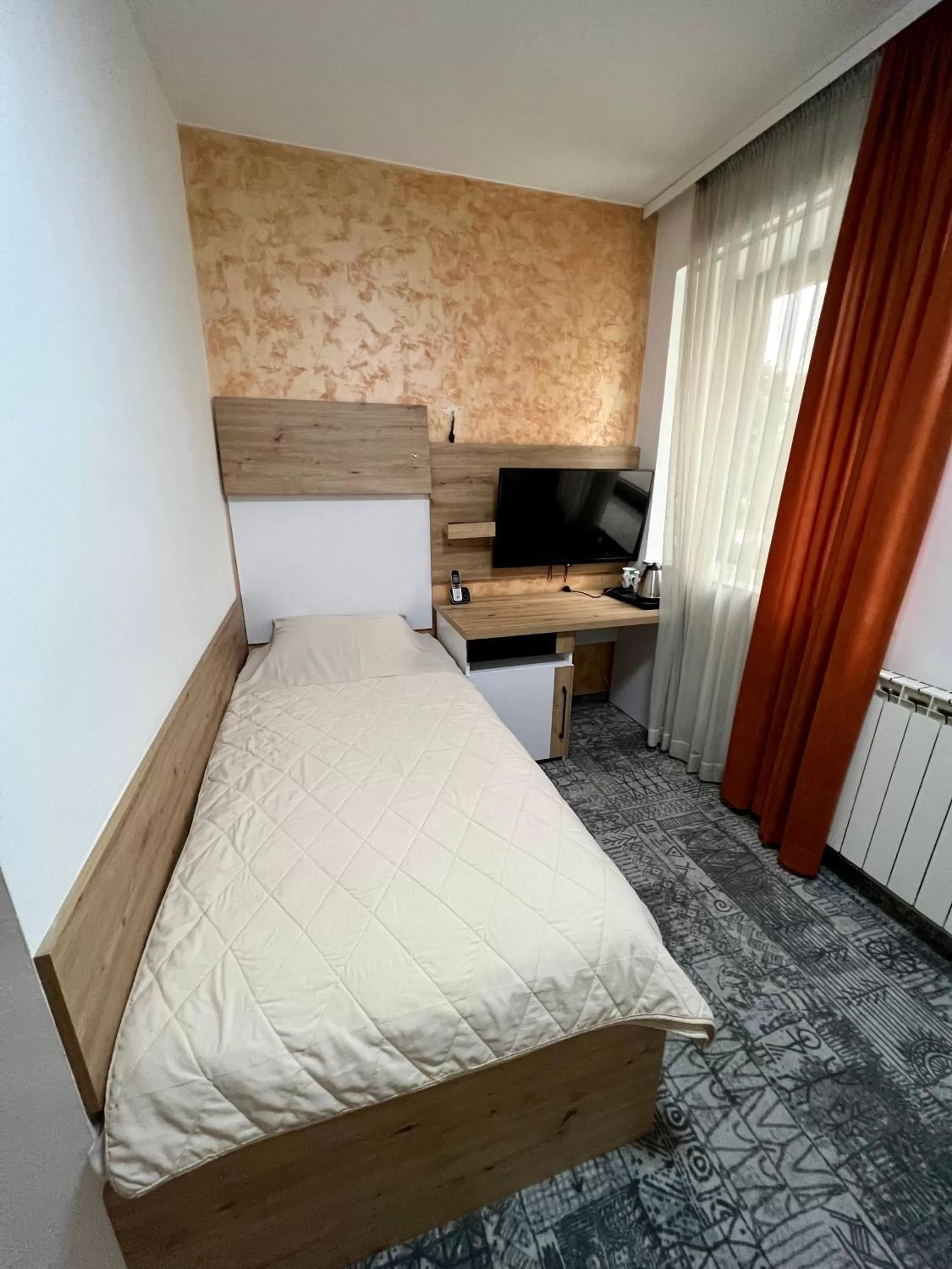 Communal lounge/ TV room, Bed in Hotel Brkić Sarajevo Airport - Free Parking