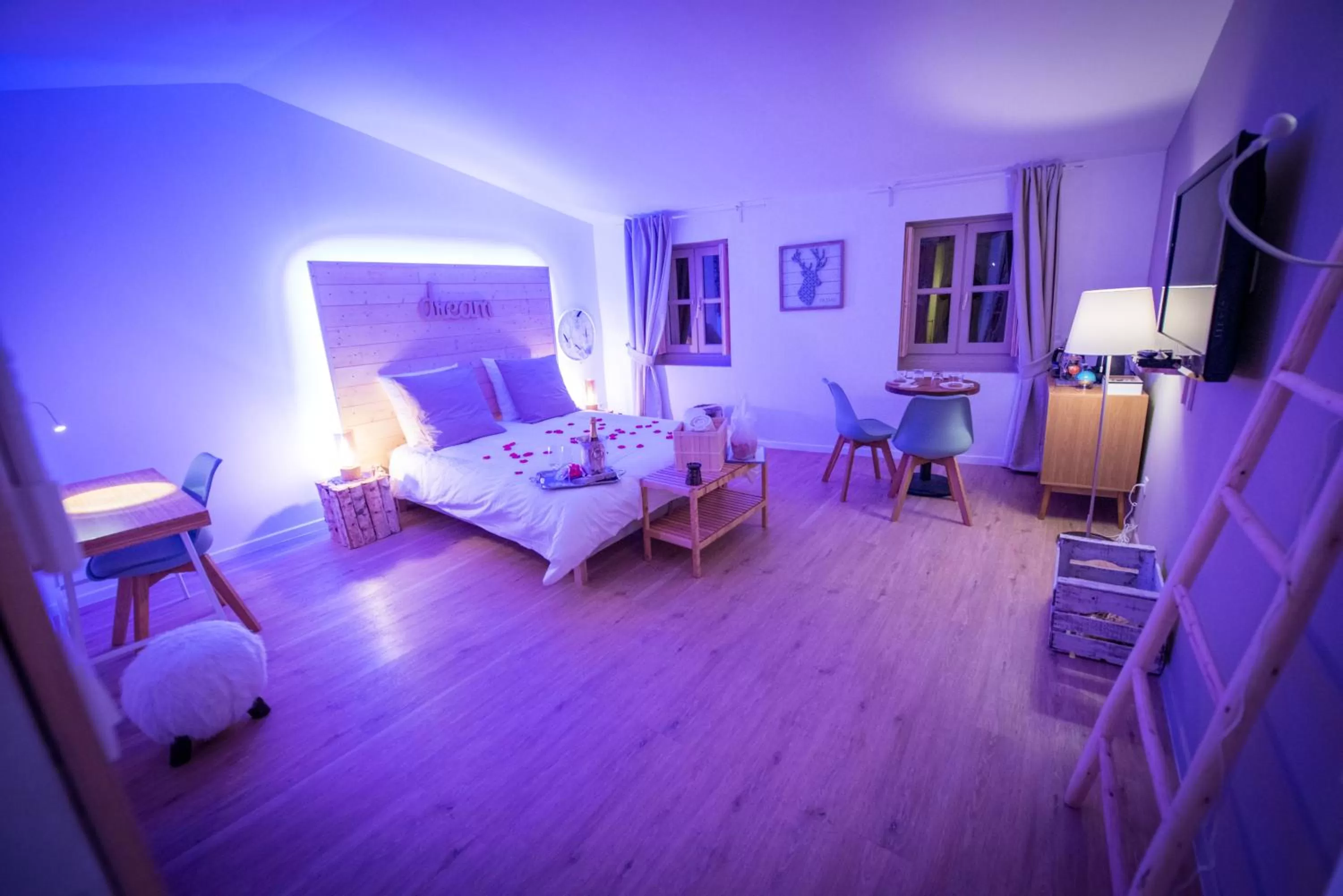 Decorative detail, Bed in La Maison Gustave