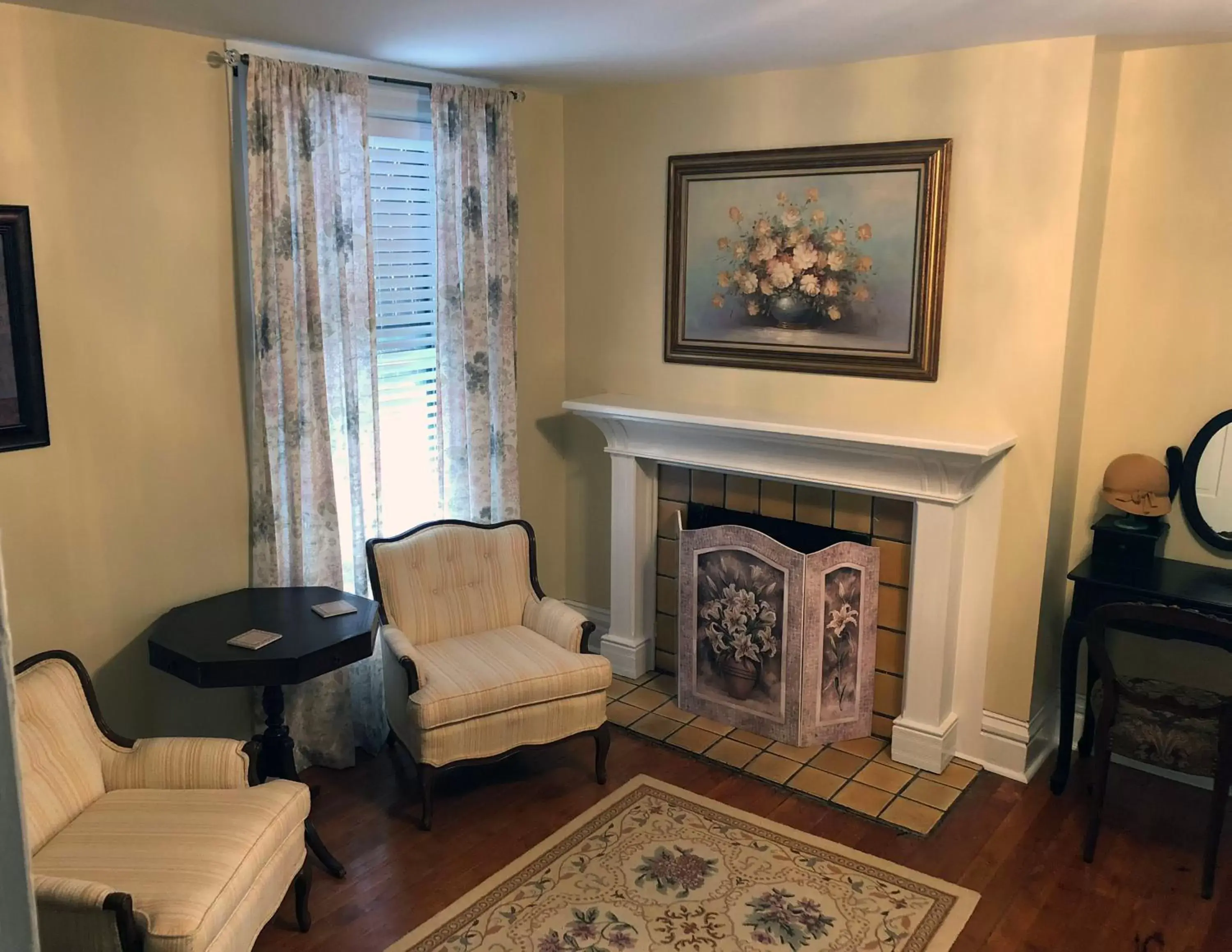 Seating Area in The Parsonage Inn B&B