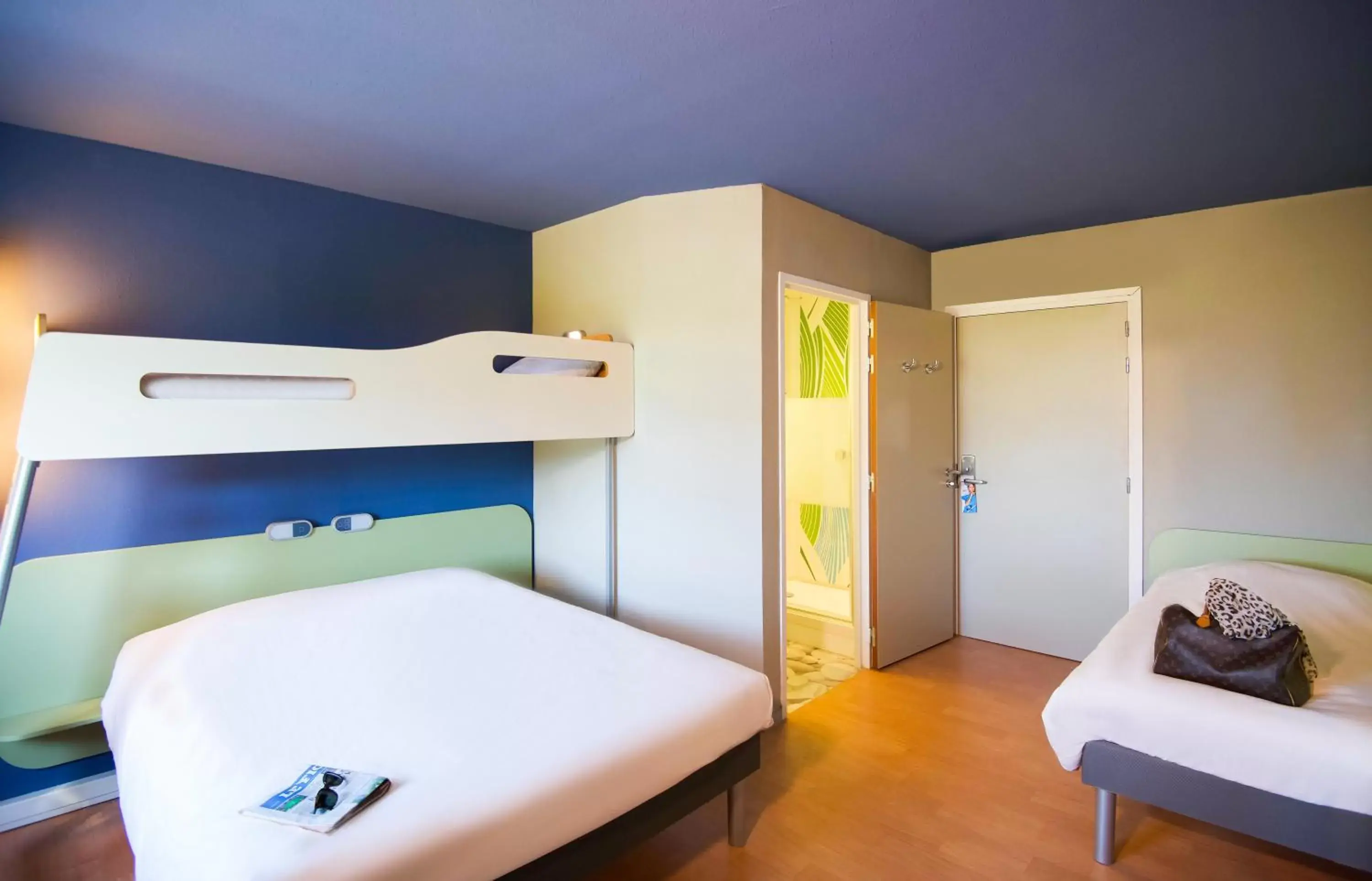 Photo of the whole room, Bunk Bed in Ibis Budget Porte de Camargue