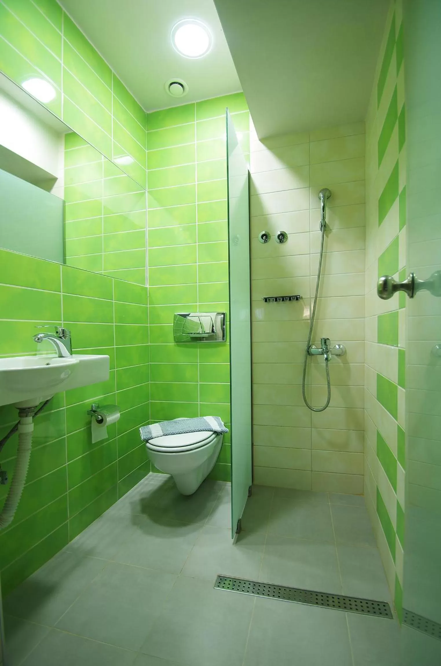 Bathroom in Principal New Leisure Hotel