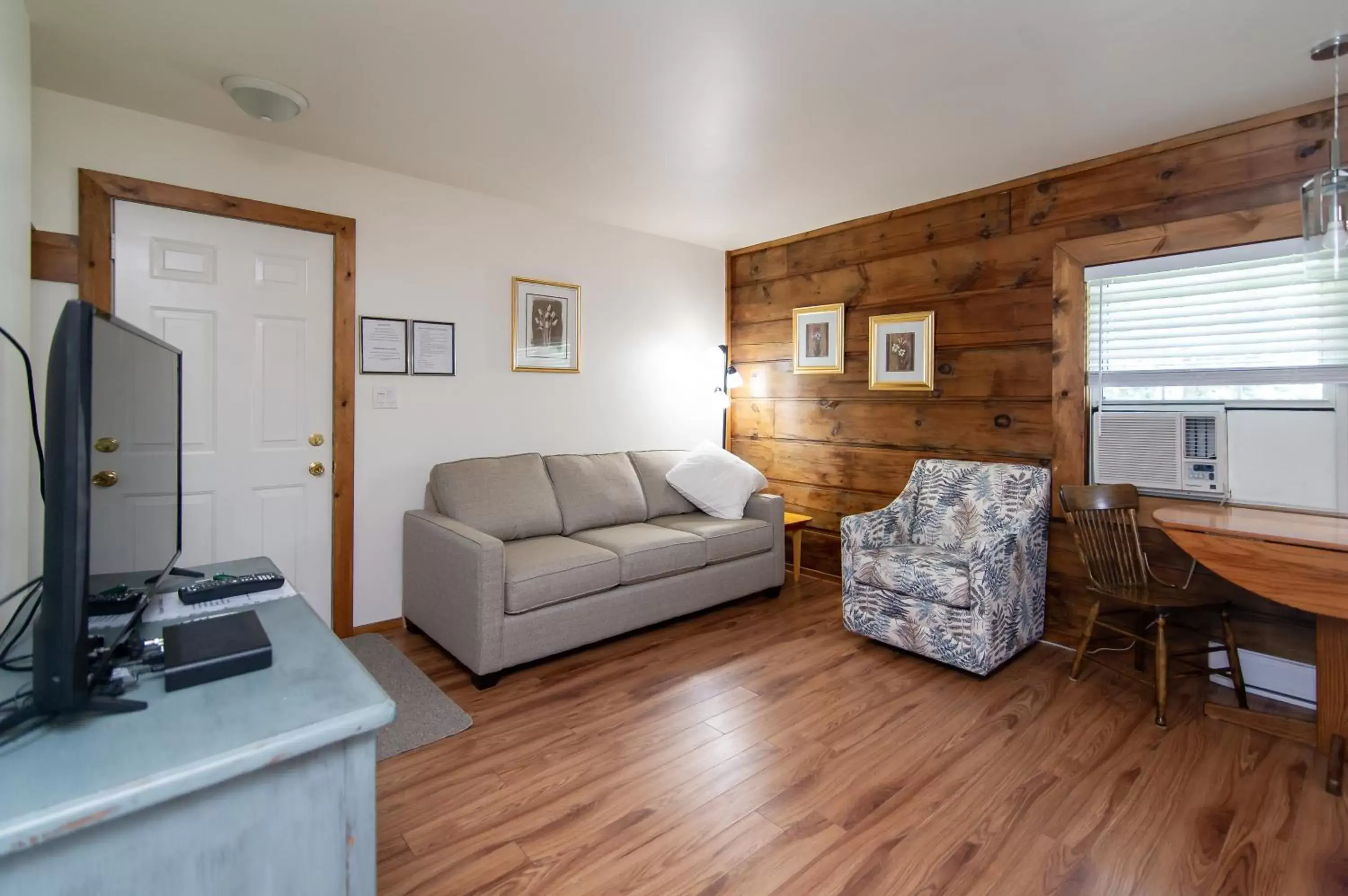 Living room, Seating Area in Bye the Bay Bed and Breakfast