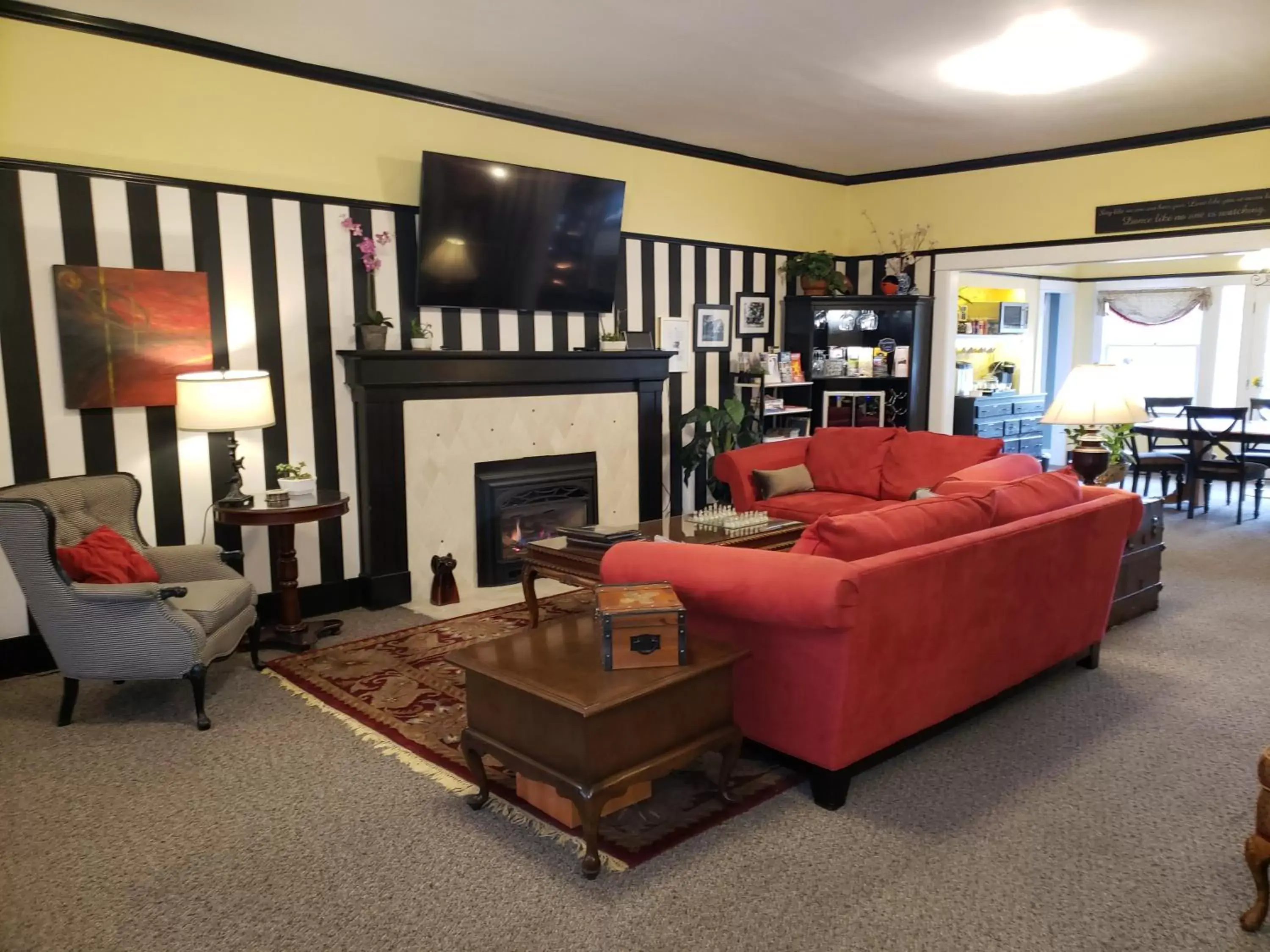 Living room, Seating Area in Bayberry Inn B&B and Oregon Wellness Retreat