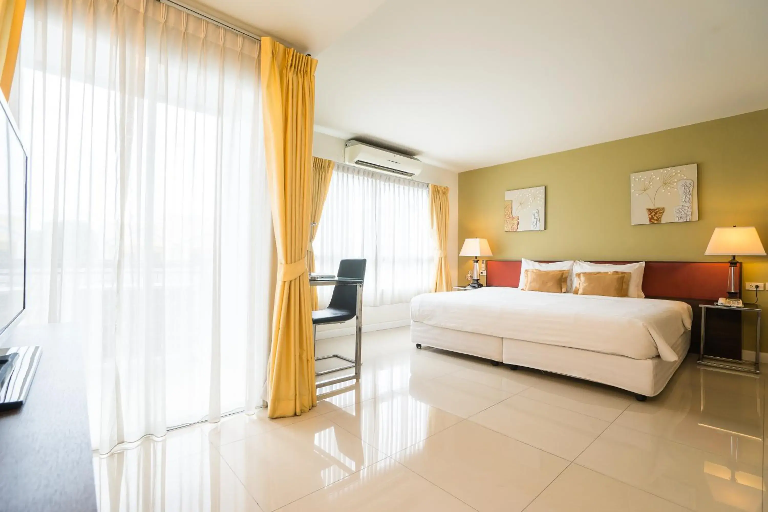 Day, Bed in Beyond Suite Day, Bed in Beyond Suite