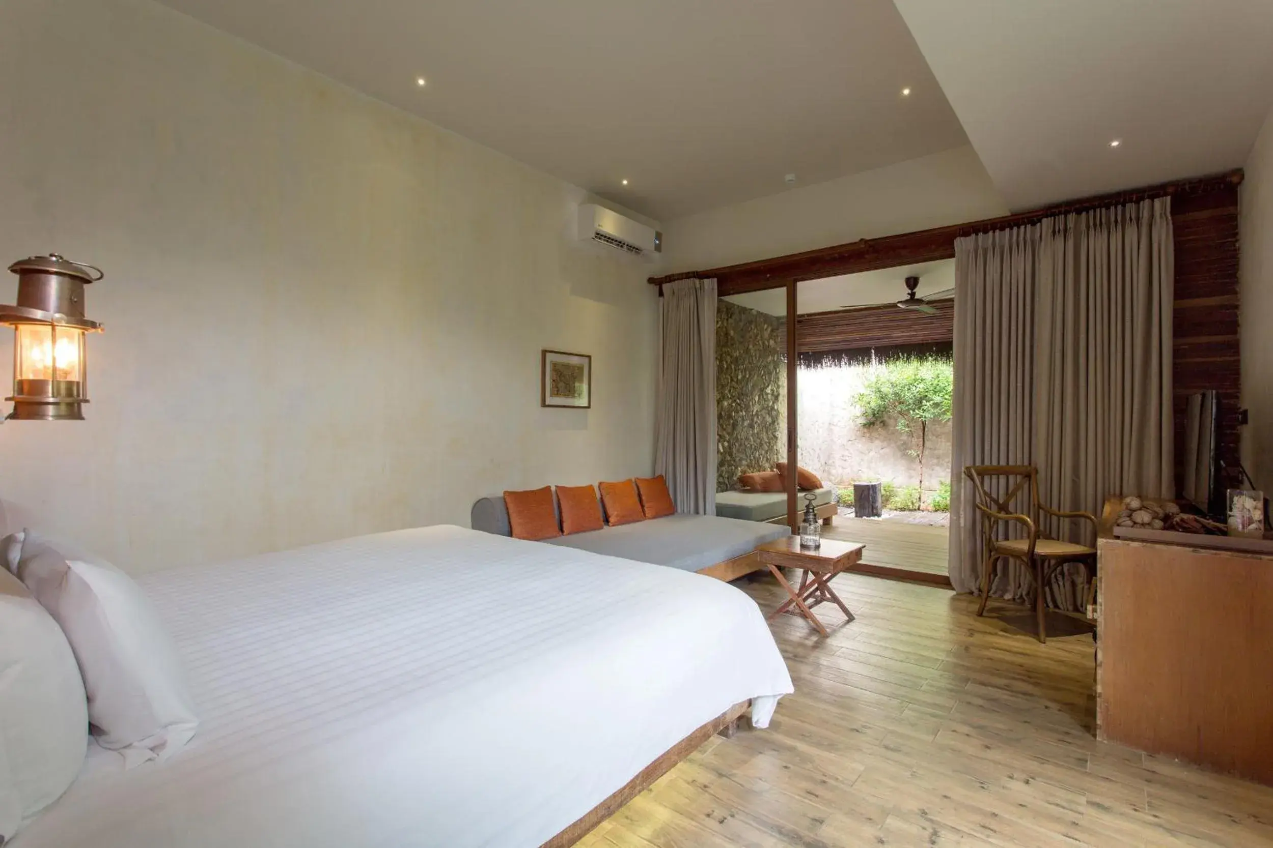 Photo of the whole room, Bed in U Pattaya
