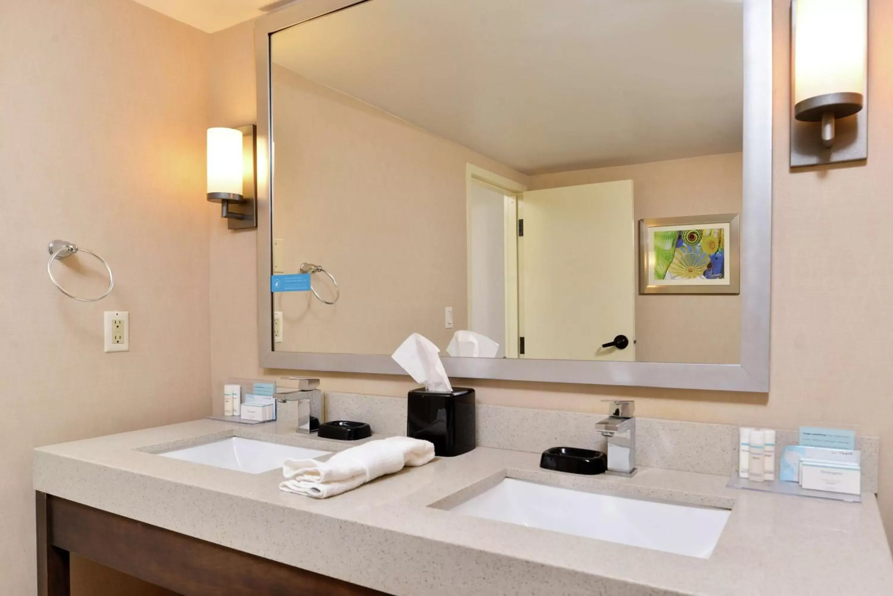 Photo of the whole room, Bathroom in Hampton Inn Northwood