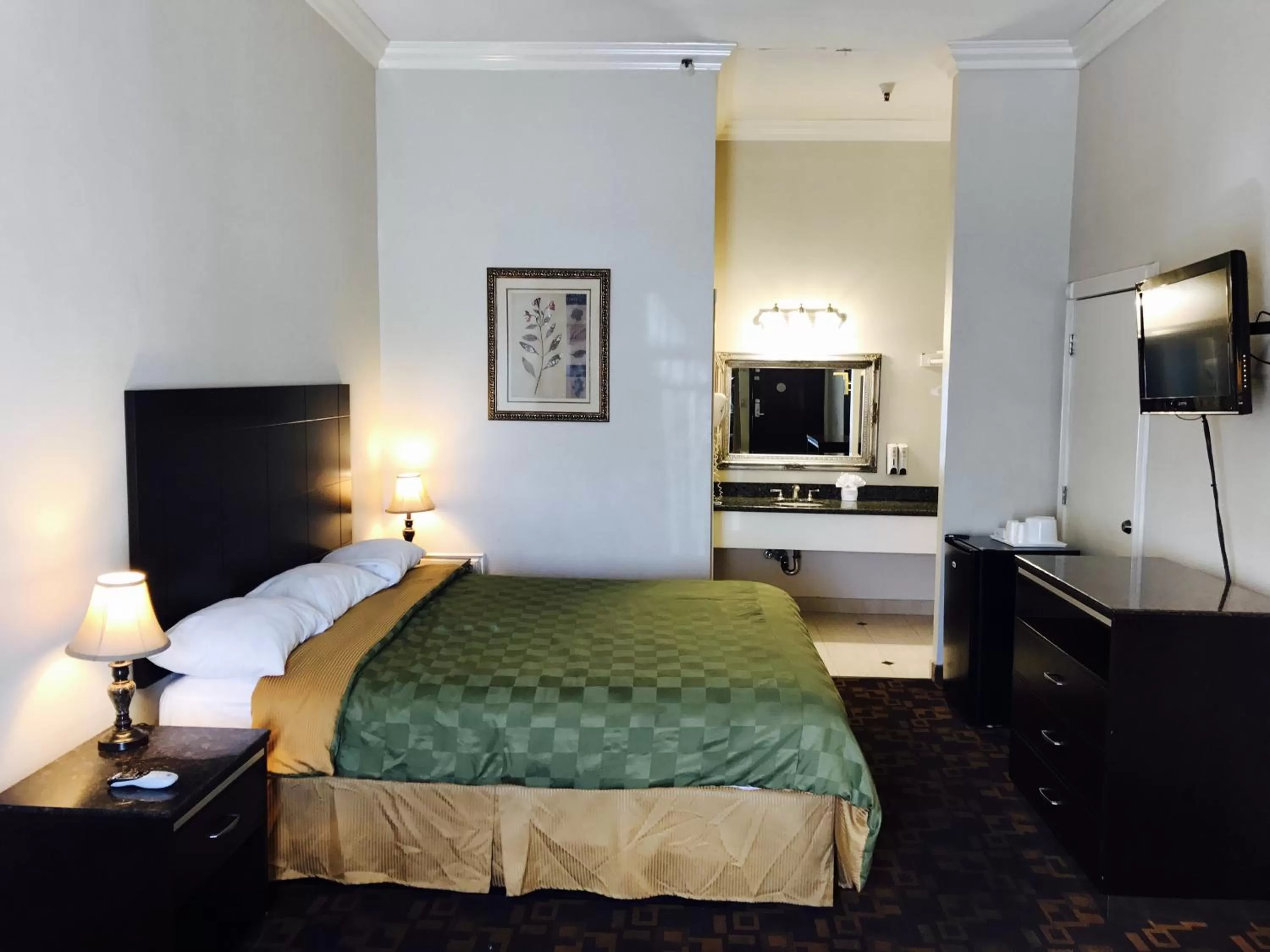 Bed in Castaic Inn Six Flags Valencia