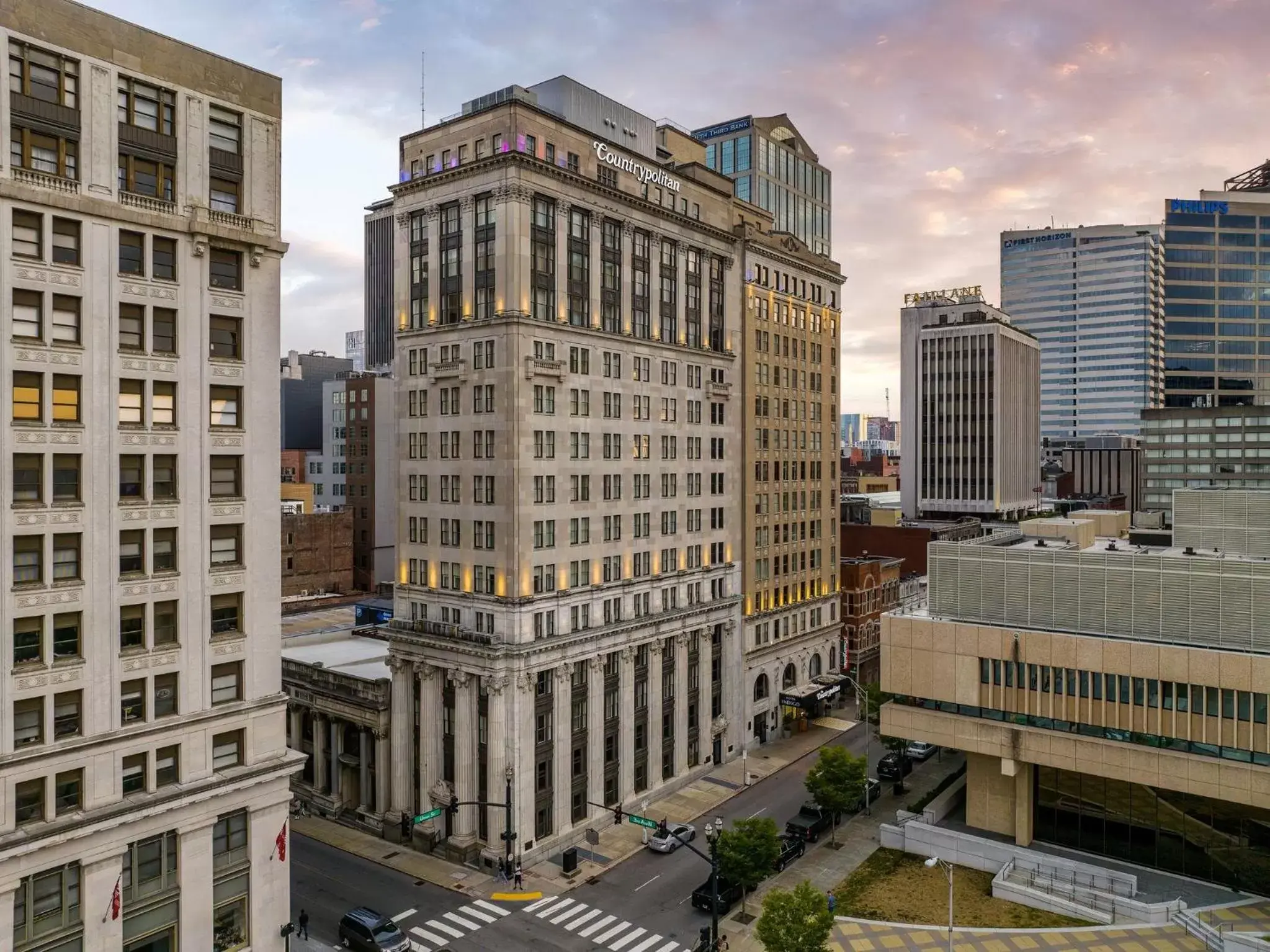 Property building in Hotel Indigo Nashville - The Countrypolitan