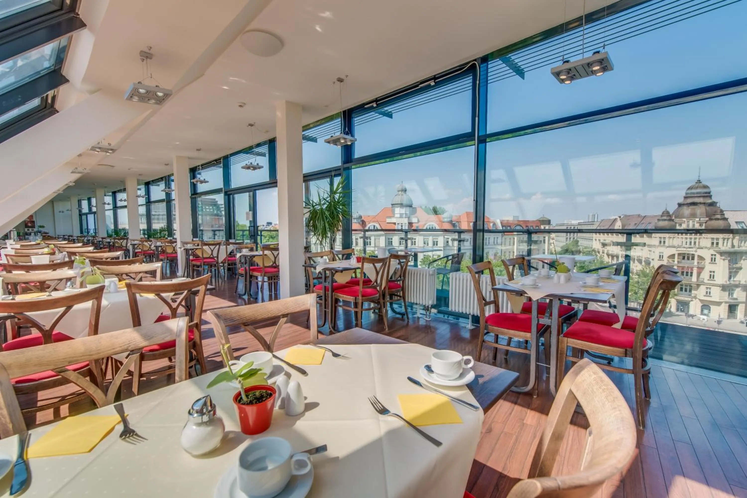 Restaurant/places to eat in Come Inn Berlin Kurfürstendamm