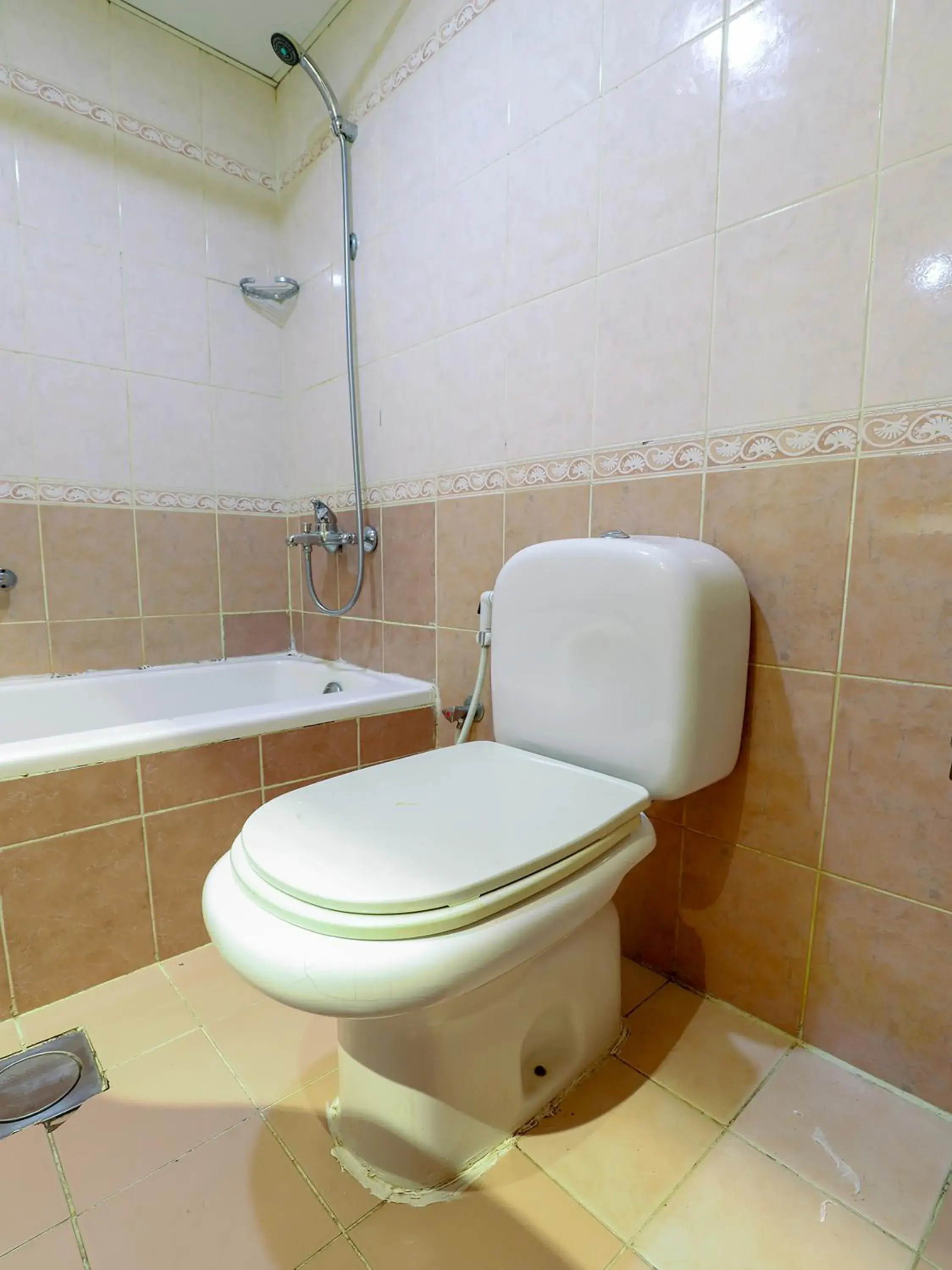 Bathroom in OYO 328 City Plaza Hotel