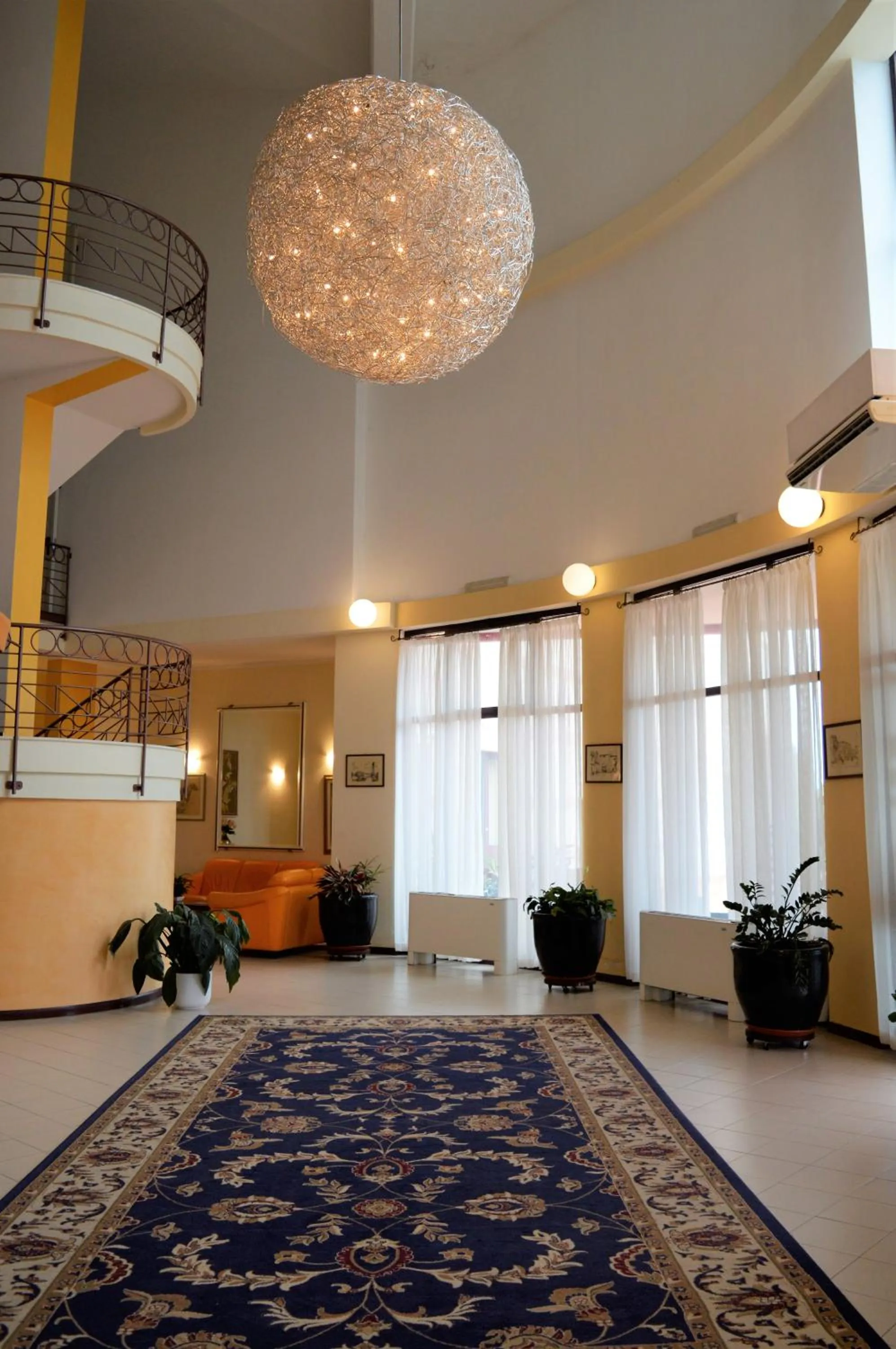 Communal lounge/ TV room in Rodia Inn