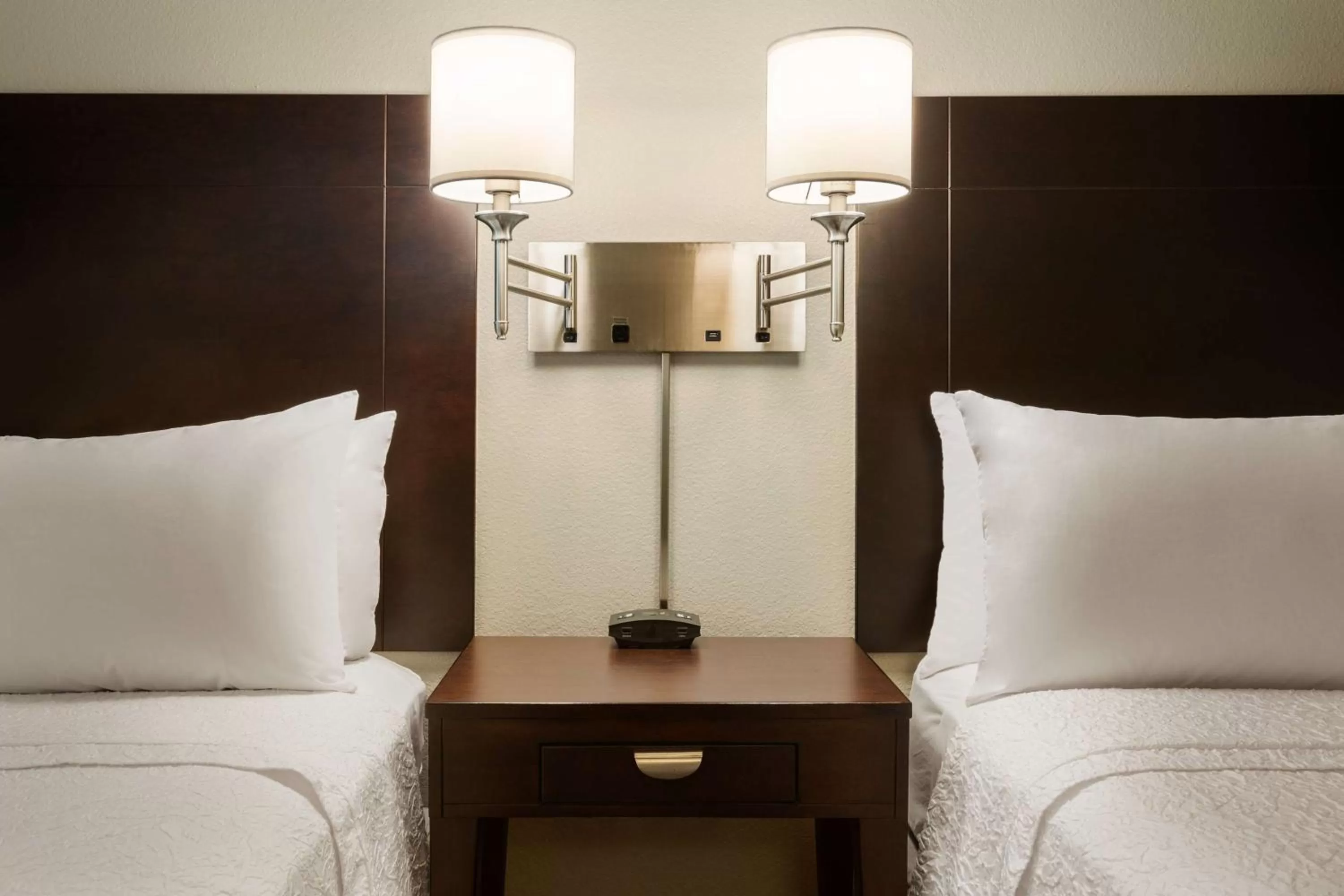 Bed in Hampton Inn & Suites Phoenix Glendale-Westgate