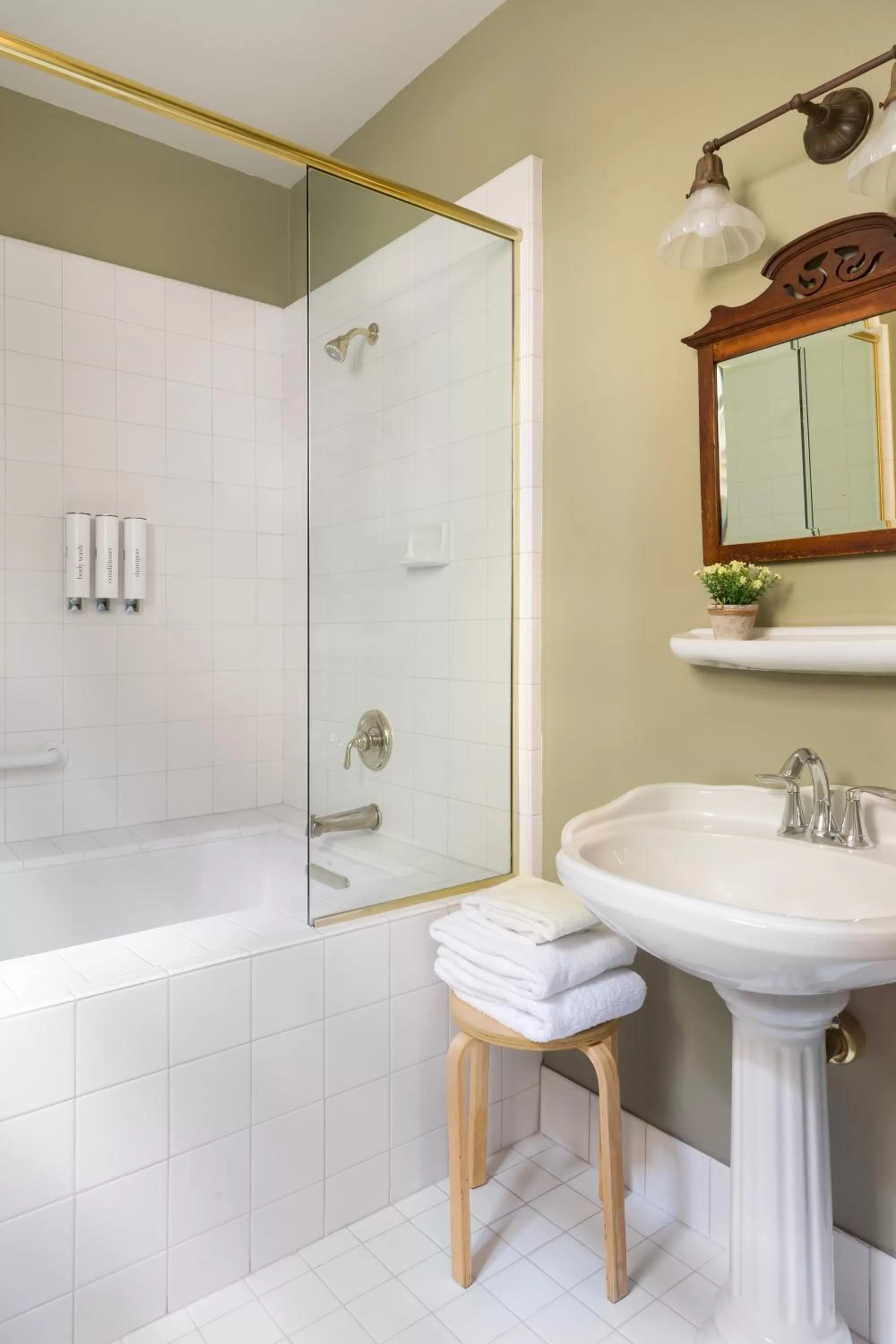 Shower in Garden Street Inn Downtown San Luis Obispo, A Kirkwood Collection Hotel